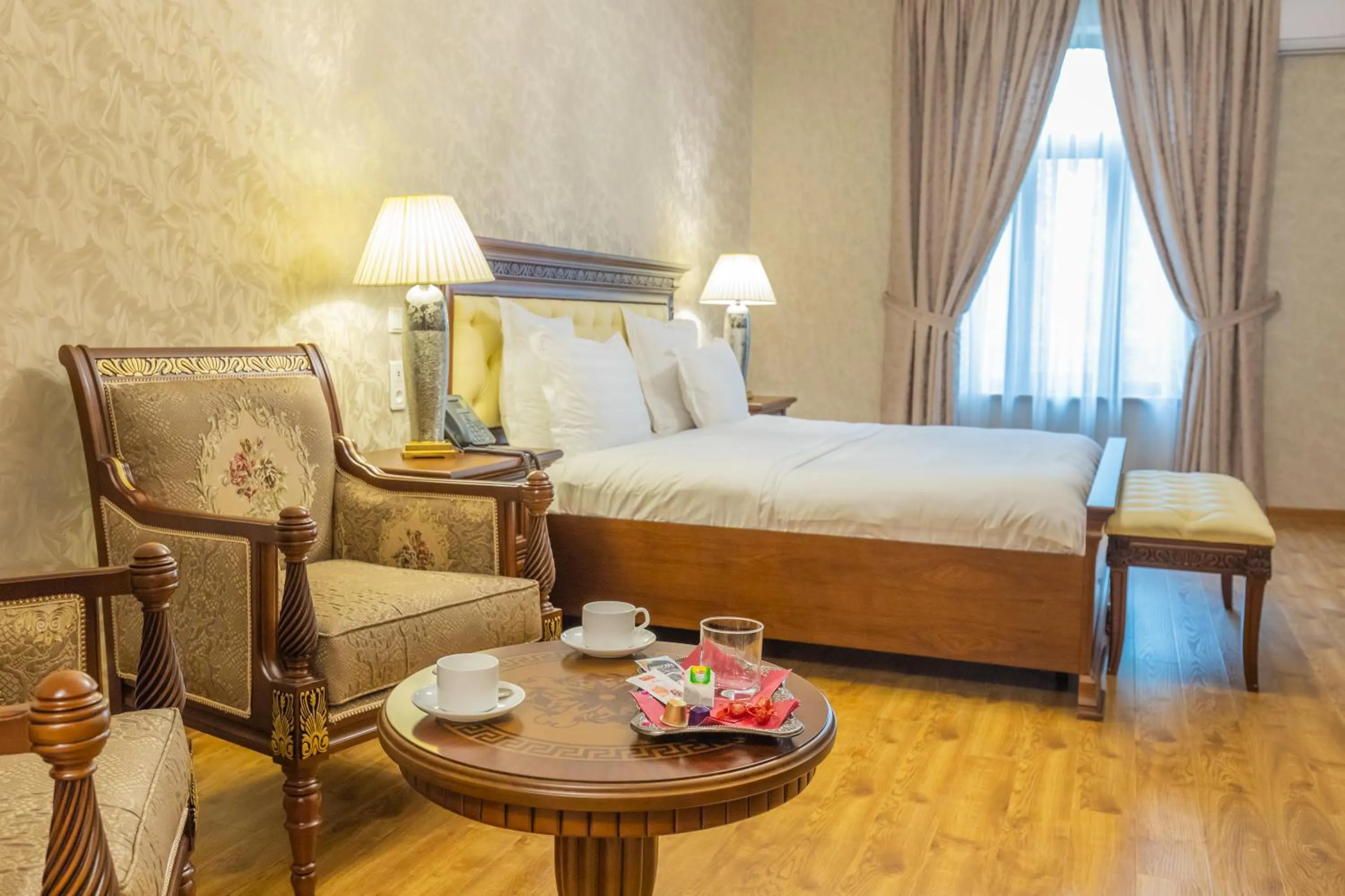 Photo of the whole room, Bed in L'Argamak