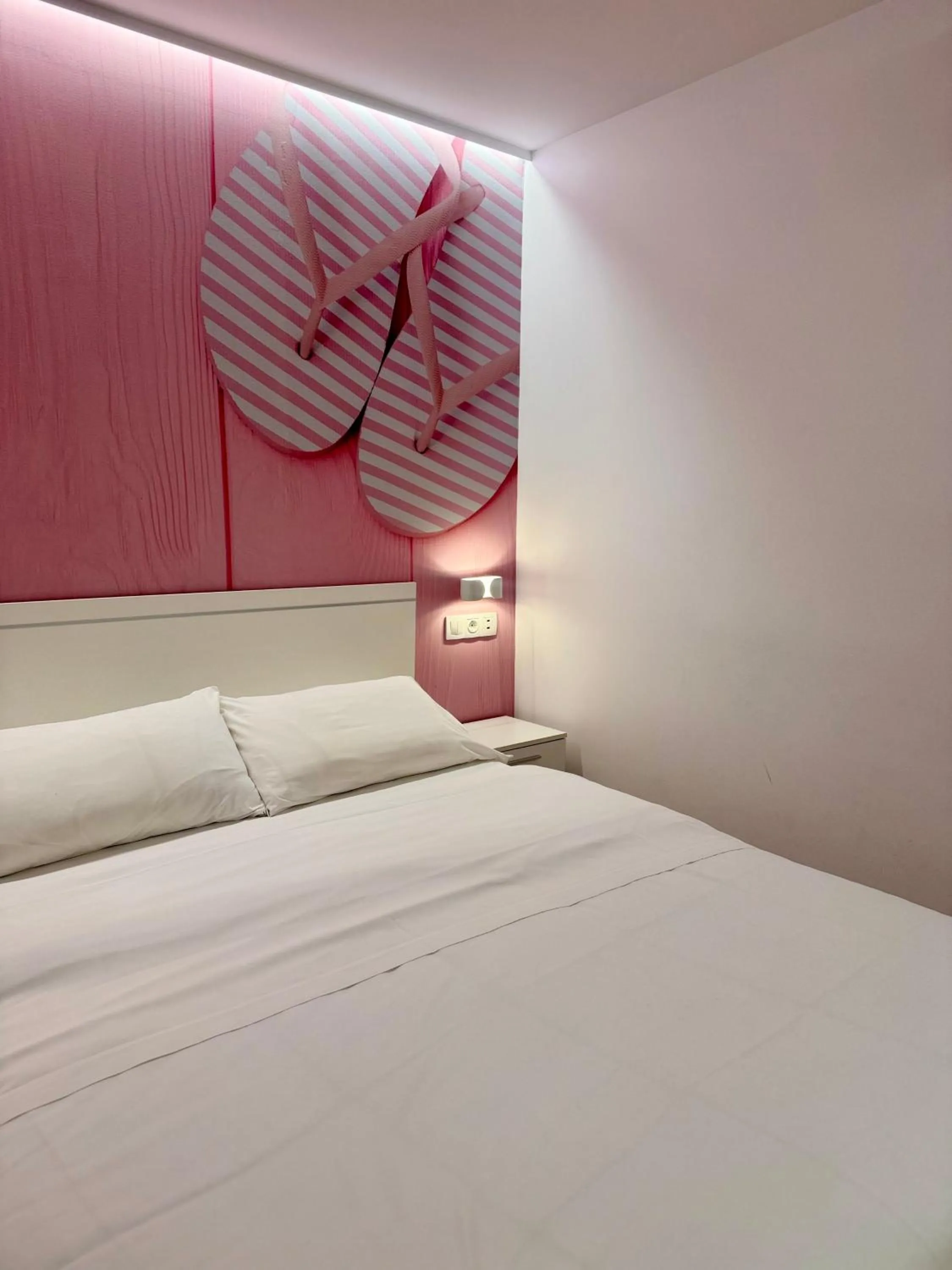Bed in Color Suites Alicante