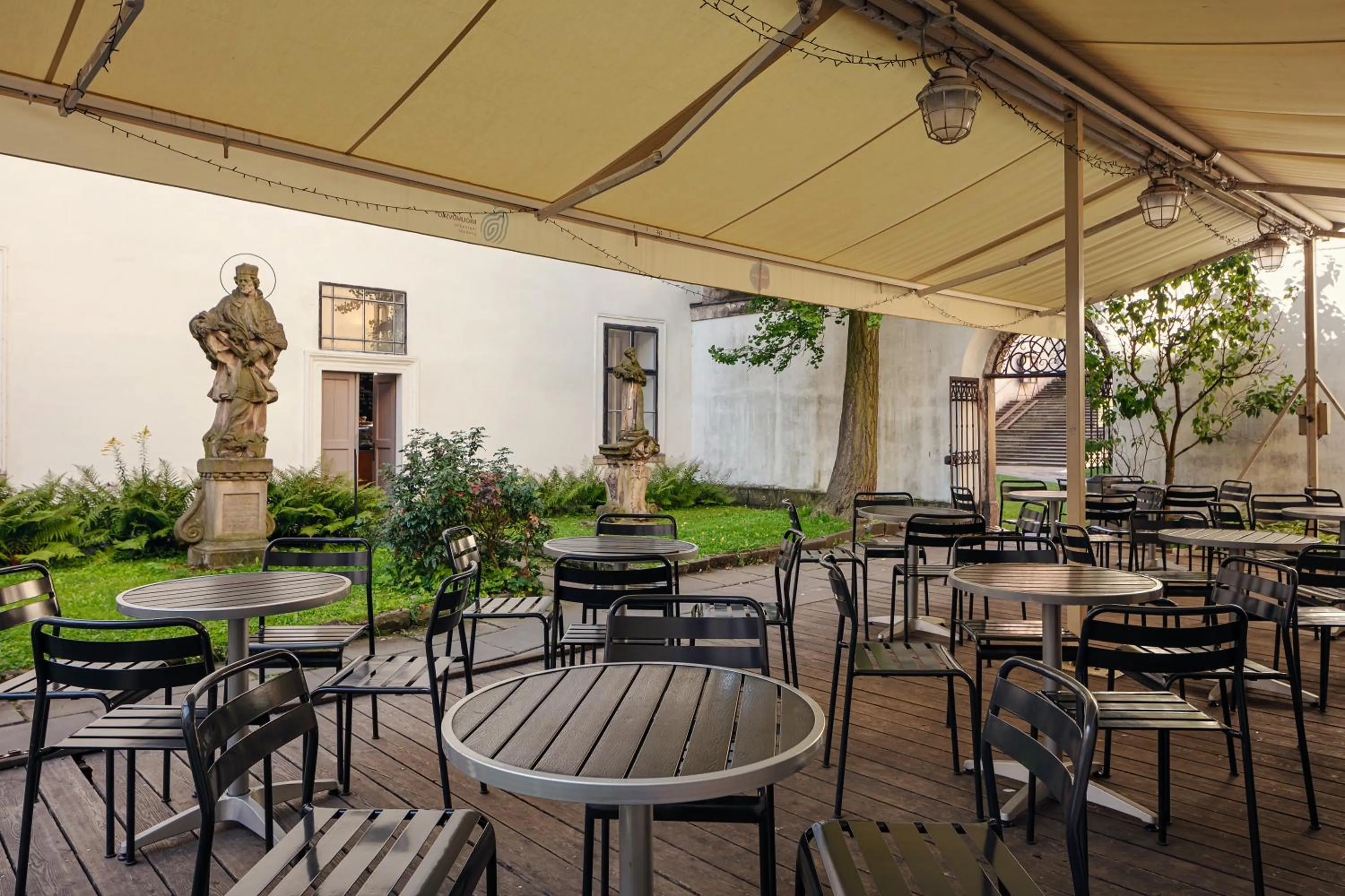 Restaurant/places to eat in Dům Hostů Klášter Broumov