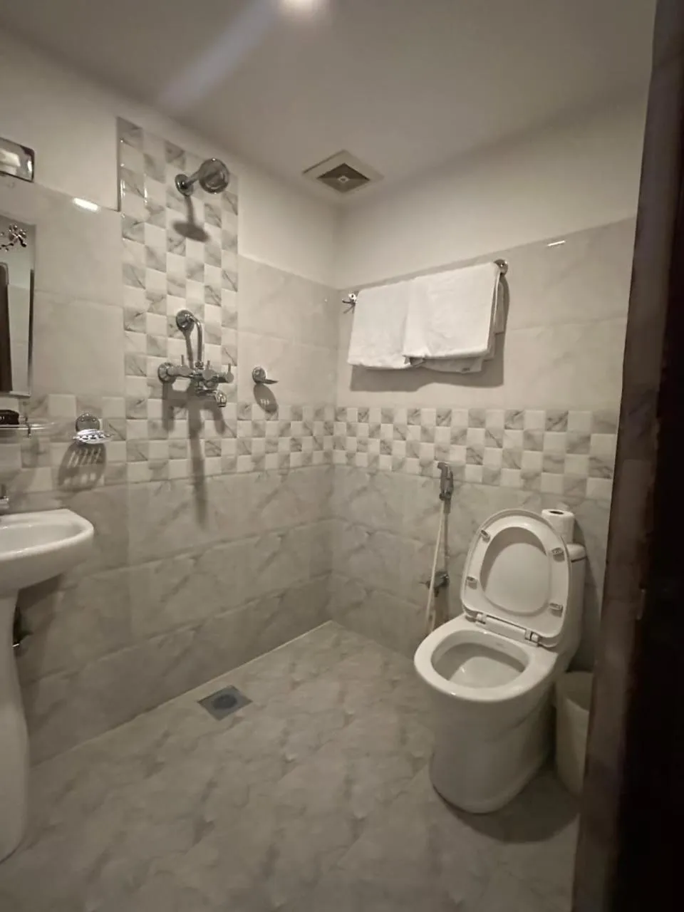 Bathroom in Hotel Everest Nepal