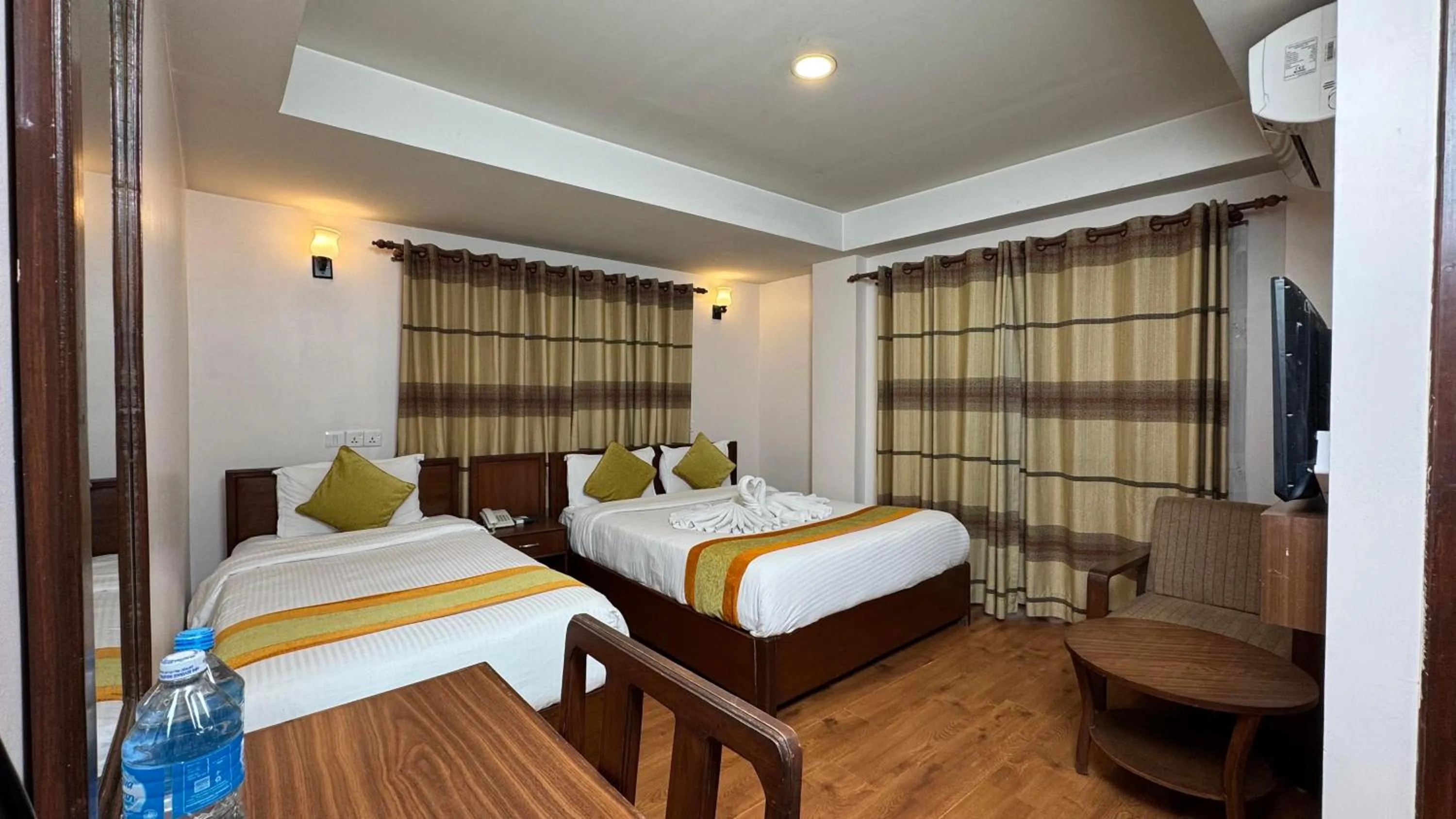 Photo of the whole room, Bed in Hotel Everest Nepal