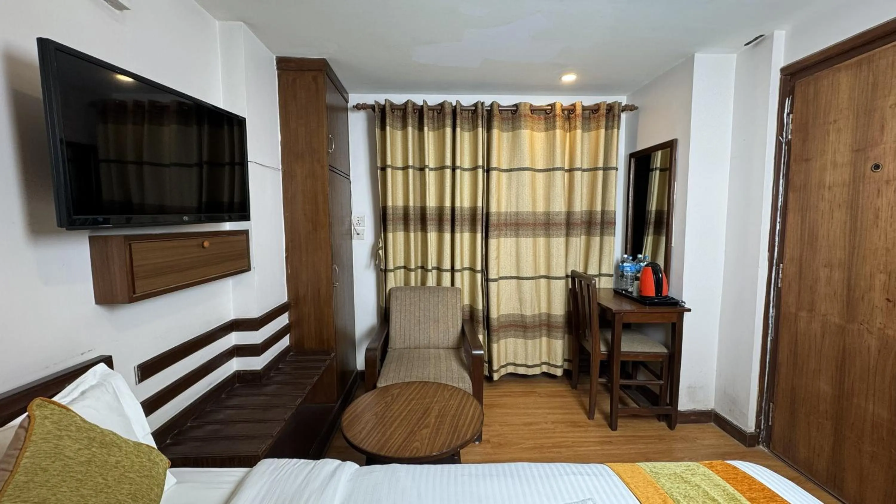 TV and multimedia, Bed in Hotel Everest Nepal