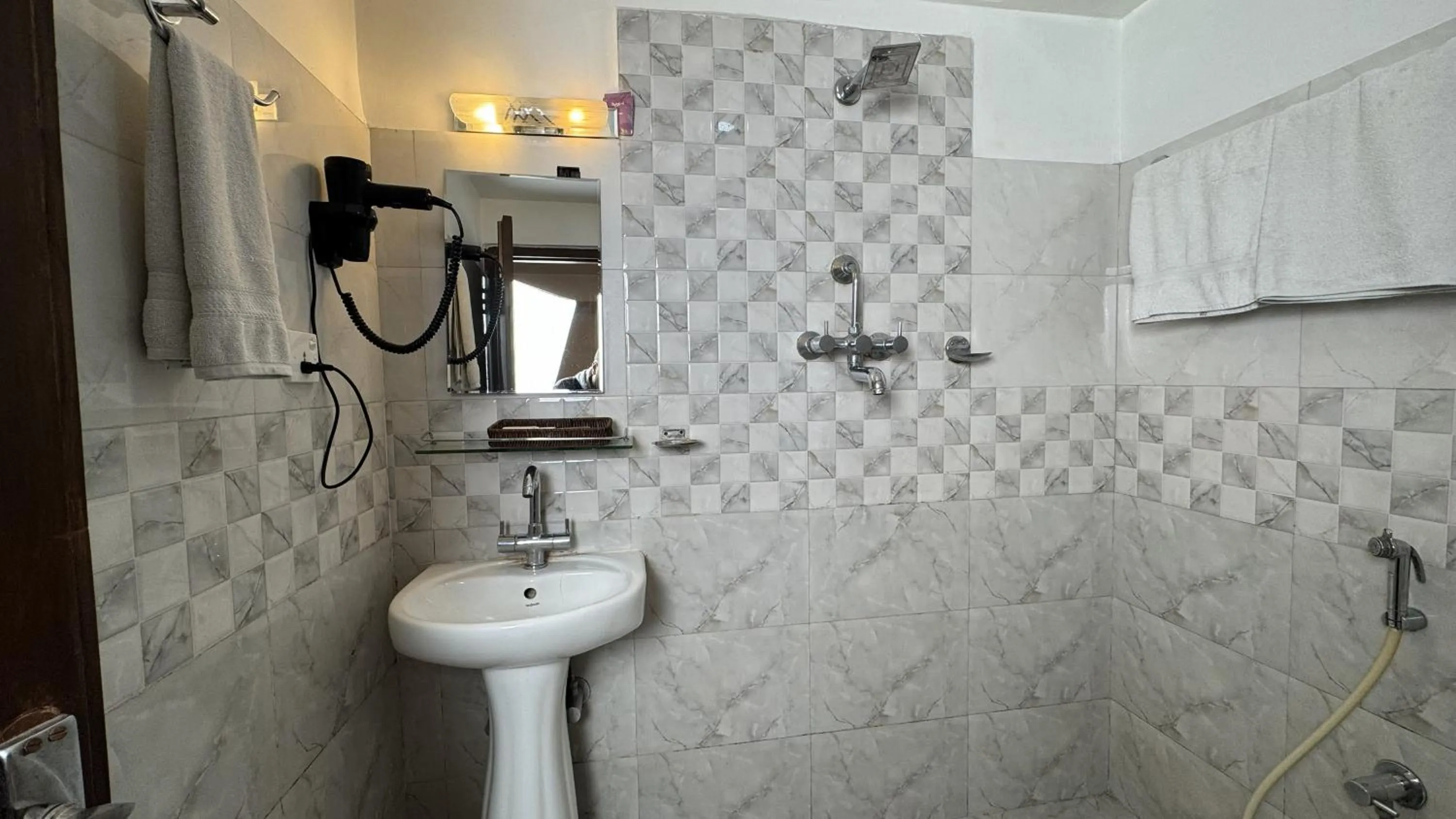 Shower in Hotel Everest Nepal