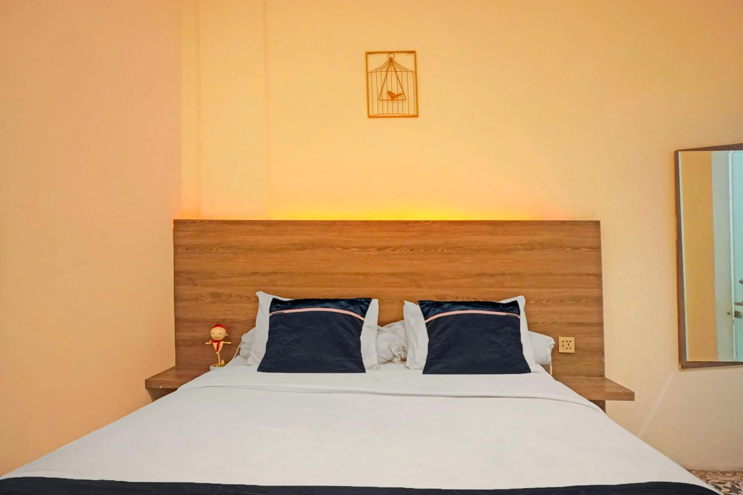Bedroom, Bed in Hotel O near Ringroad City Walk XXI formerly Mitrotel Medan