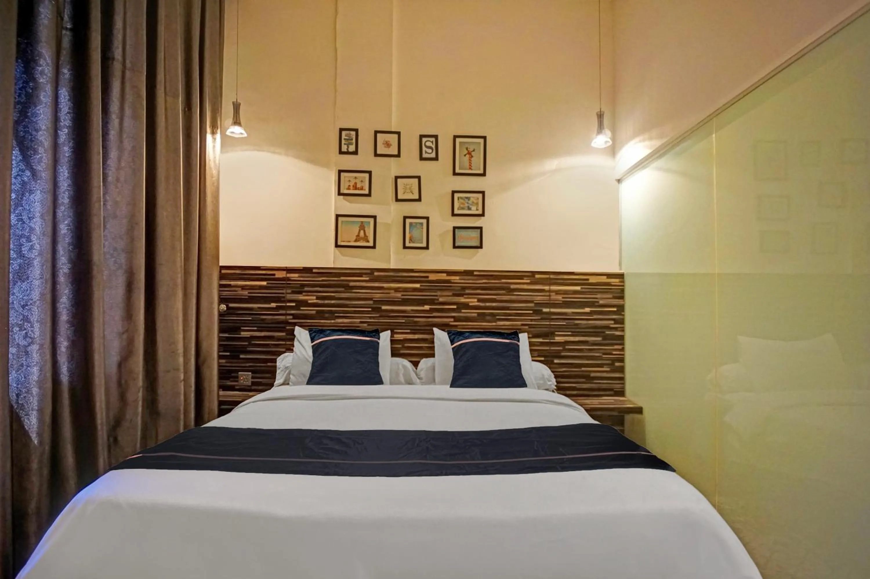 Deluxe Double Room in Hotel O near Ringroad City Walk XXI formerly Mitrotel Medan