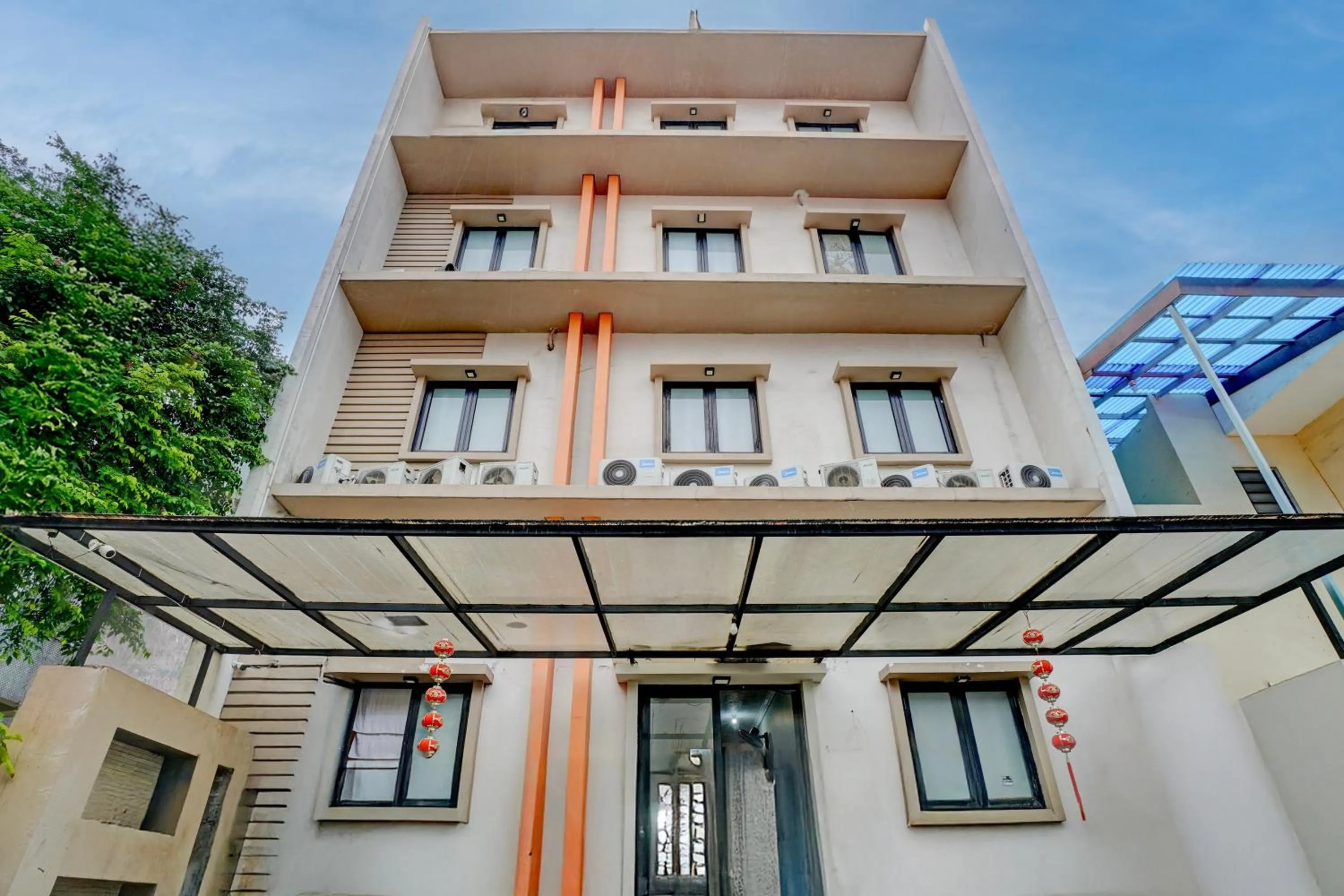 Facade/entrance in Hotel O near Monas formerly Pondokan Kota Jakarta