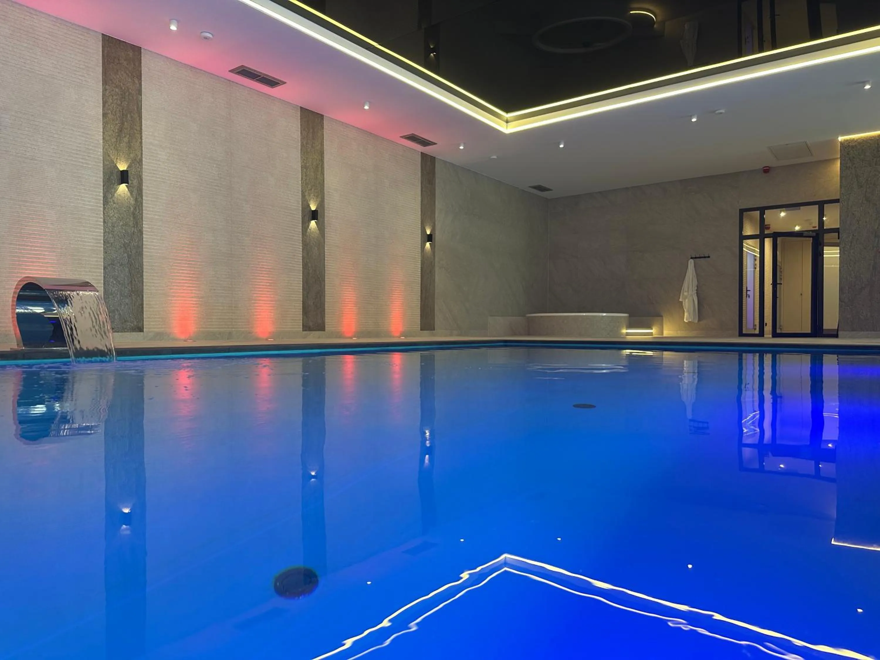 Swimming pool in Hotel Pałac Poledno