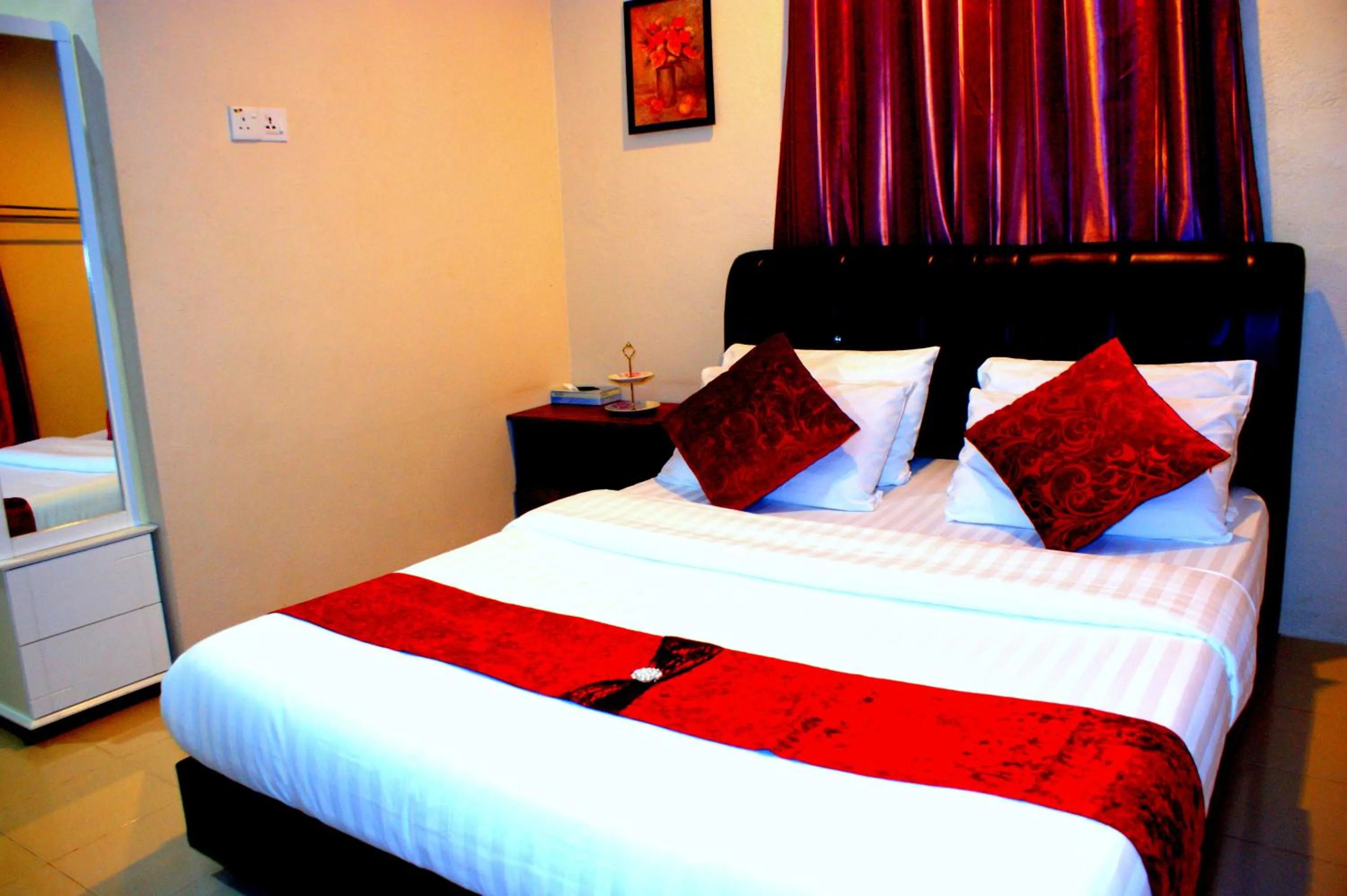 Photo of the whole room, Bed in Pemandangan Indah Guest House - Look Out Point Villa-