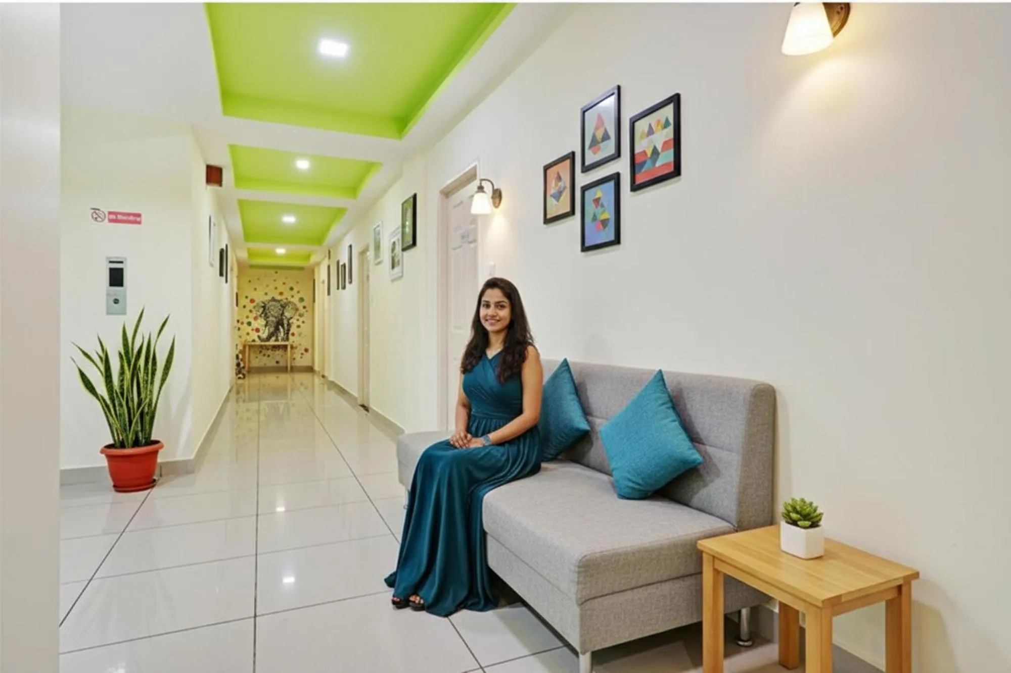 Lobby or reception in Fabhotel Colors Service Apartment - Nr MRC Nagar