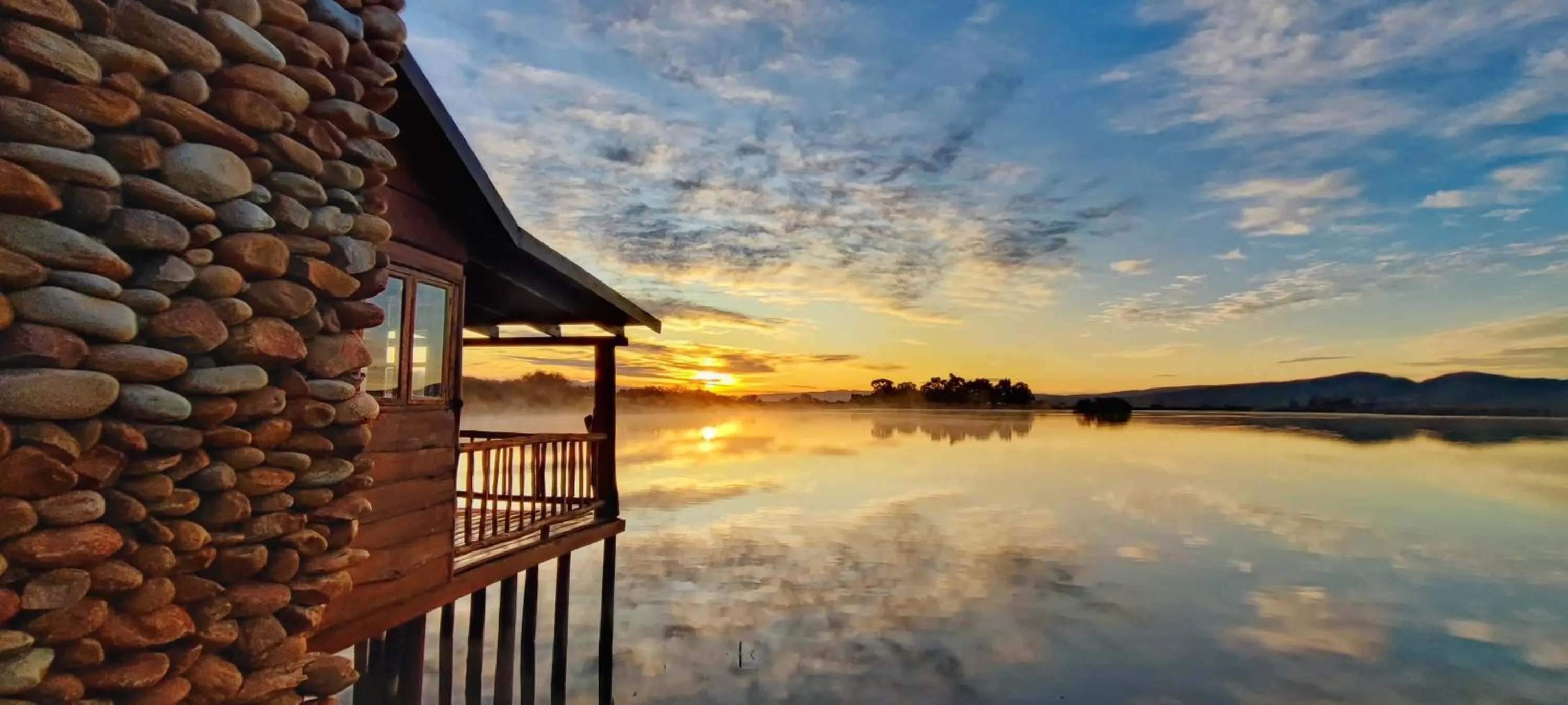 Lake view in De Zeekoe Guest Farm