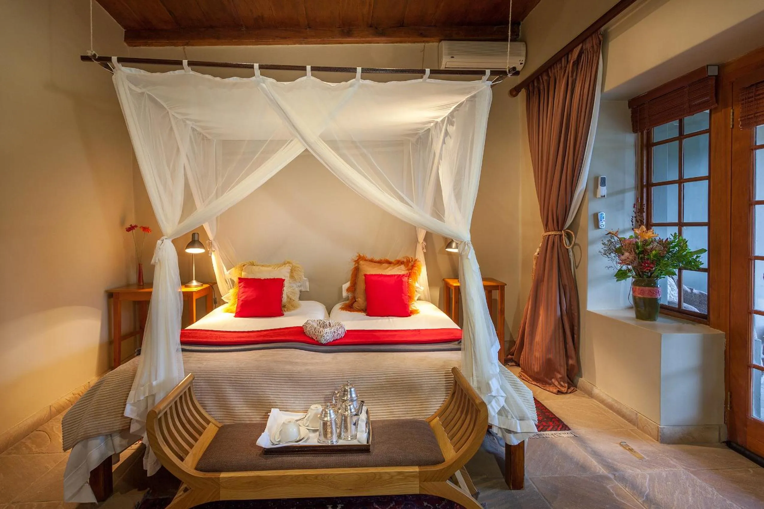 Bed in De Zeekoe Guest Farm