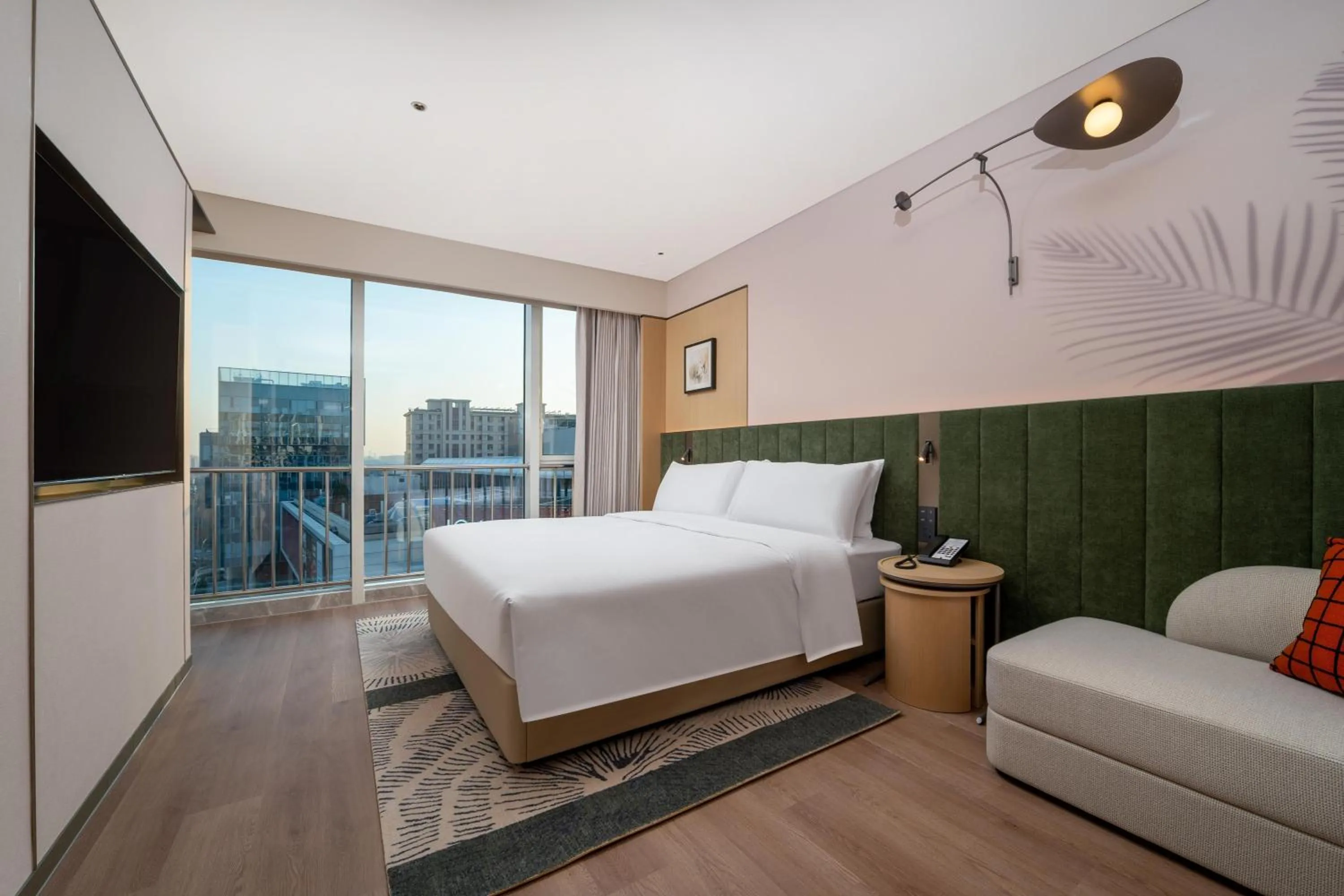 Bed in Hilton Garden Inn Beijing Fengtai Xinxiang Building