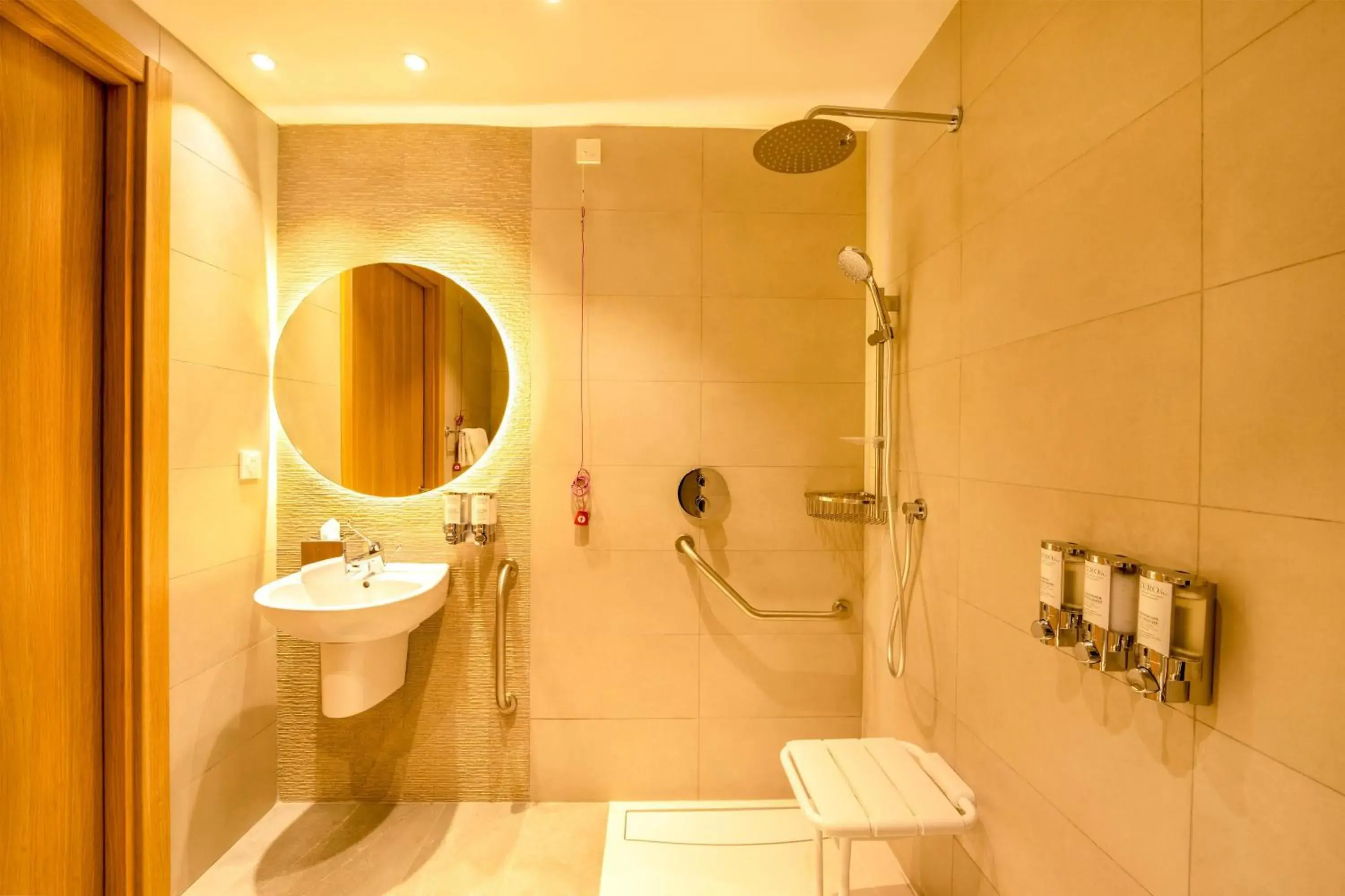 King Room - Mobility Accessible in Hampton By Hilton Ben Guerir King Room - Mobility Accessible in Hampton By Hilton Ben Guerir