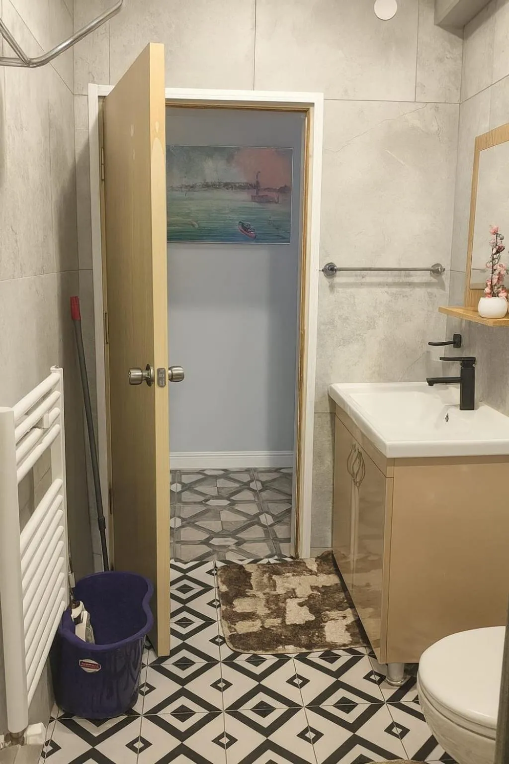 Shower in Sare Apartments - Sultanahmet