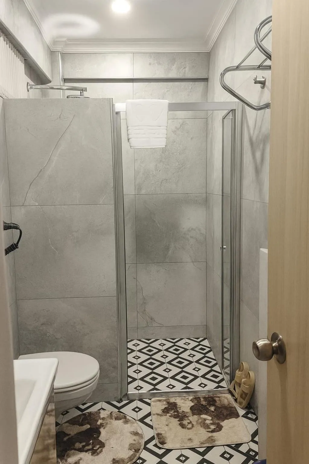 Shower in Sare Apartments - Sultanahmet