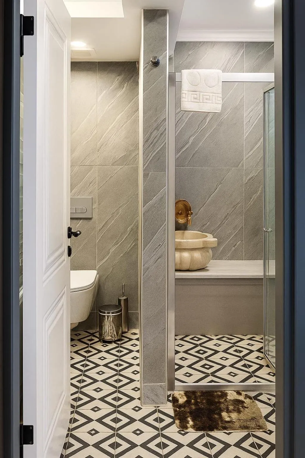 Shower in Sare Apartments - Sultanahmet