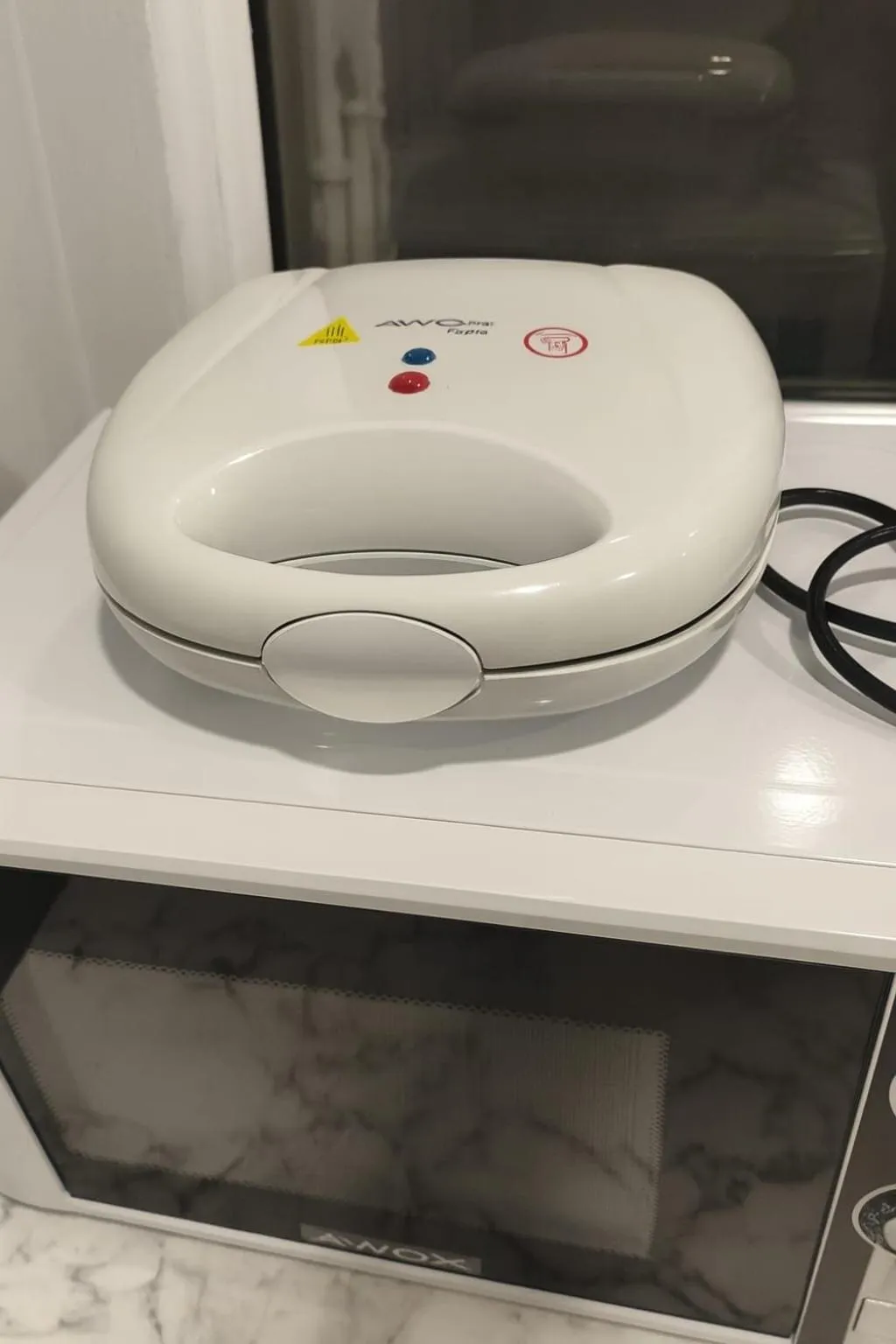 microwave in Sare Apartments - Sultanahmet