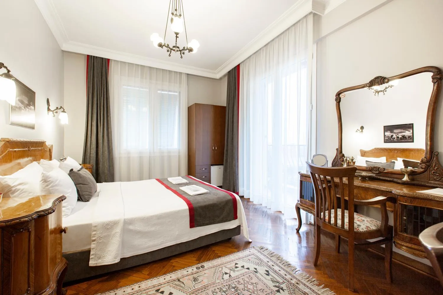 Photo of the whole room, Bed in Queen Seagull Boutique Hotel