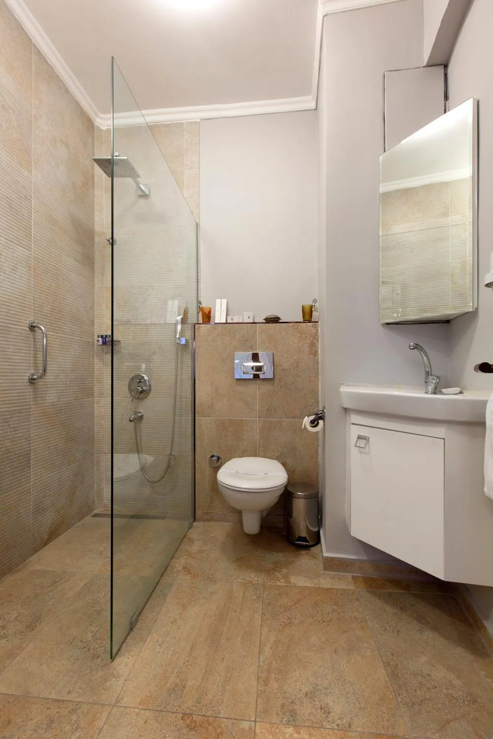 Toilet in Queen Seagull Boutique Hotel