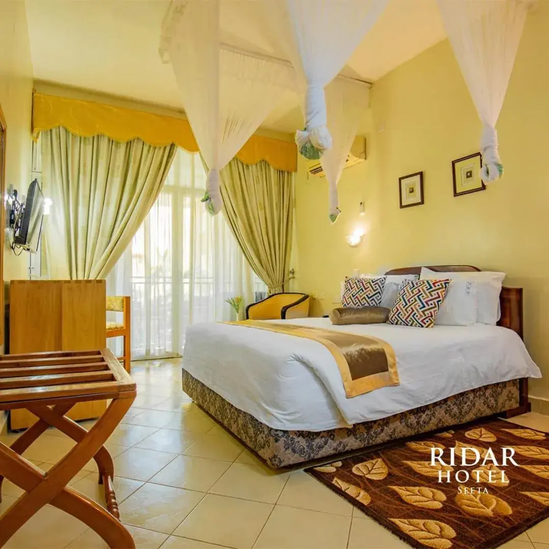 Deluxe King Suite - single occupancy in Ridar Hotel Deluxe King Suite - single occupancy in Ridar Hotel