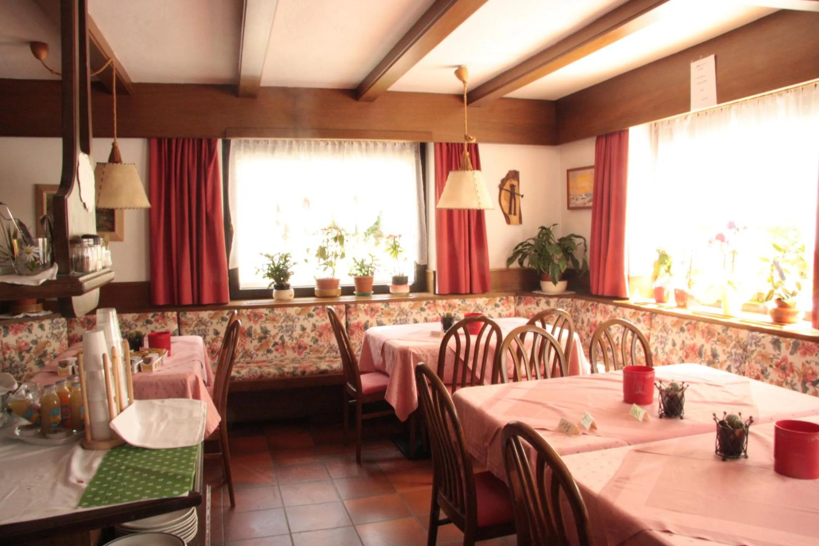 Lounge or bar in Albergo Garni Edy (B&B)