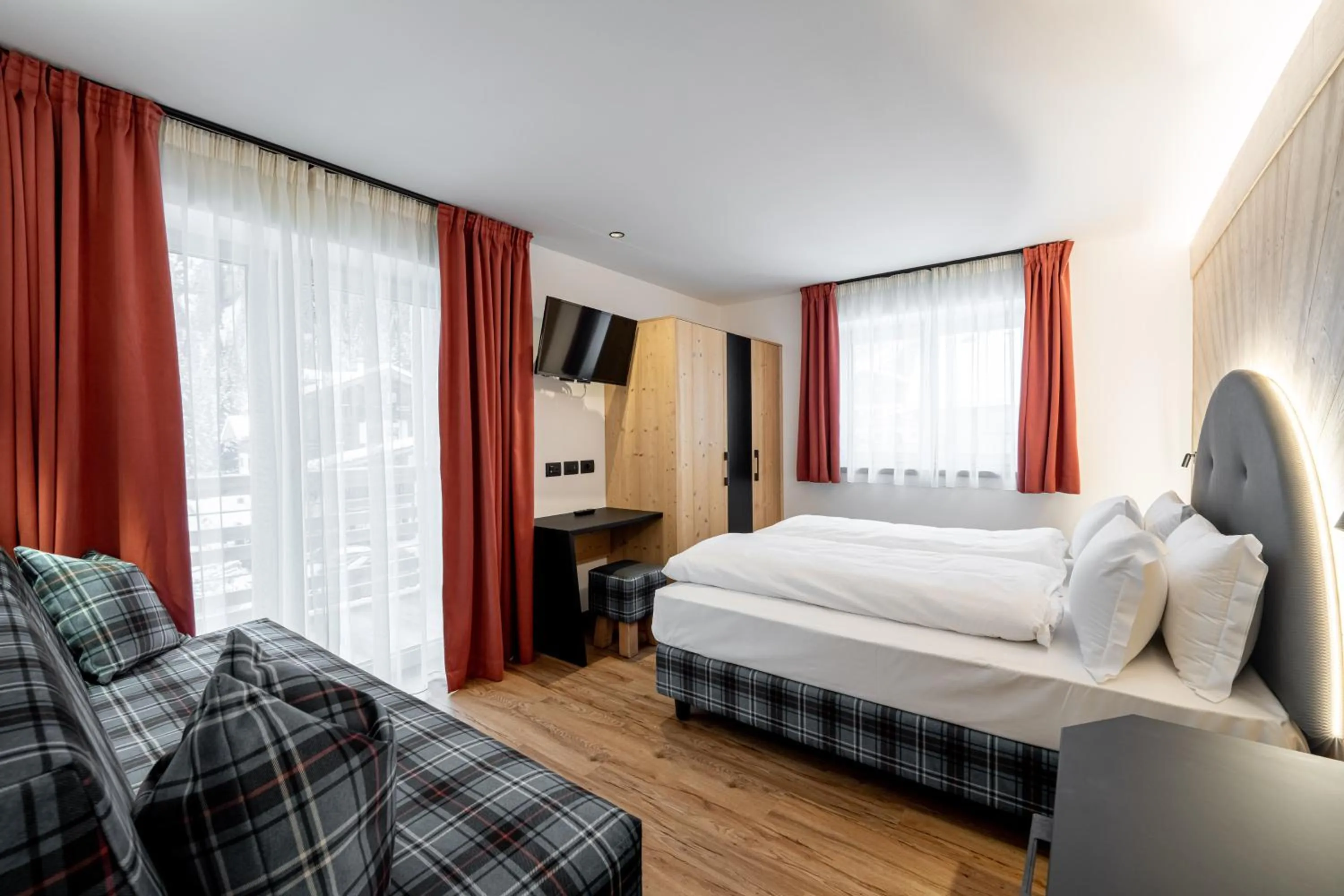 Photo of the whole room, Bed in Albergo Garni Edy (B&B)