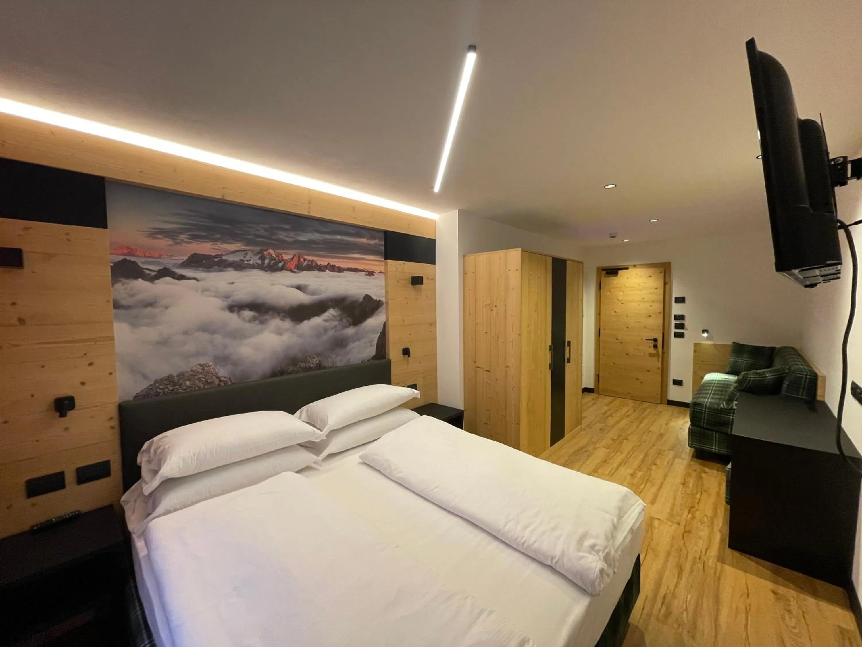 Photo of the whole room, Bed in Albergo Garni Edy (B&B)