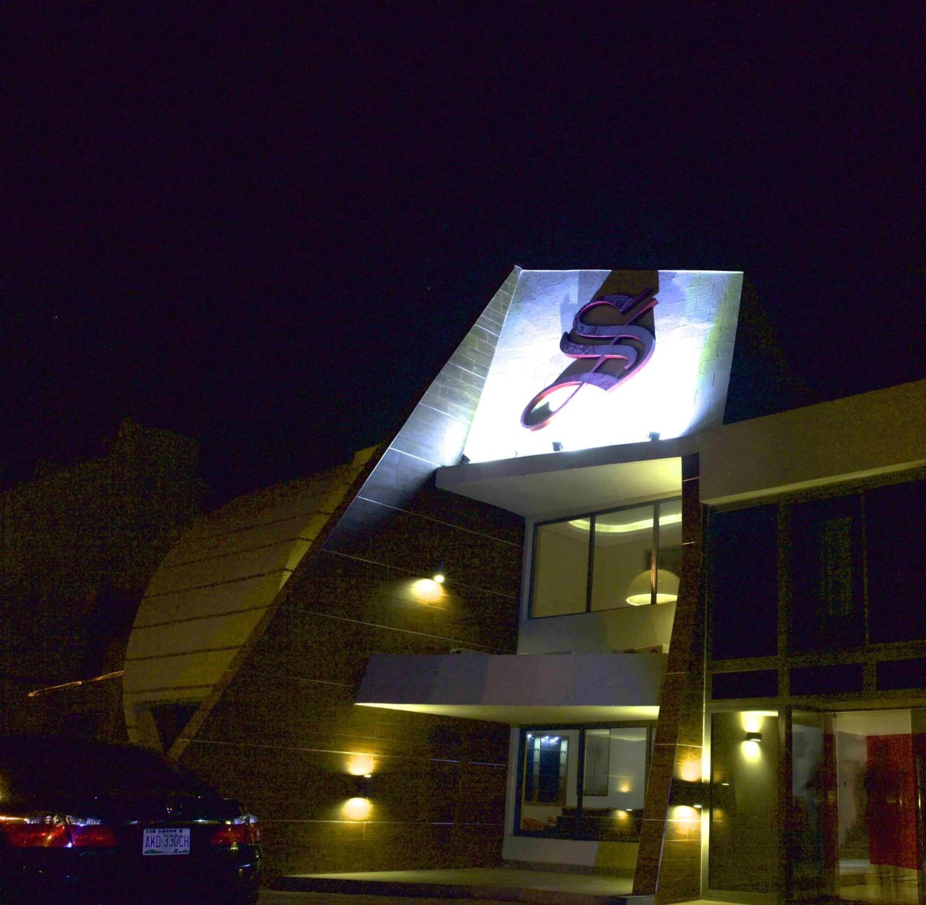 Facade/entrance in Scarlet Lodge