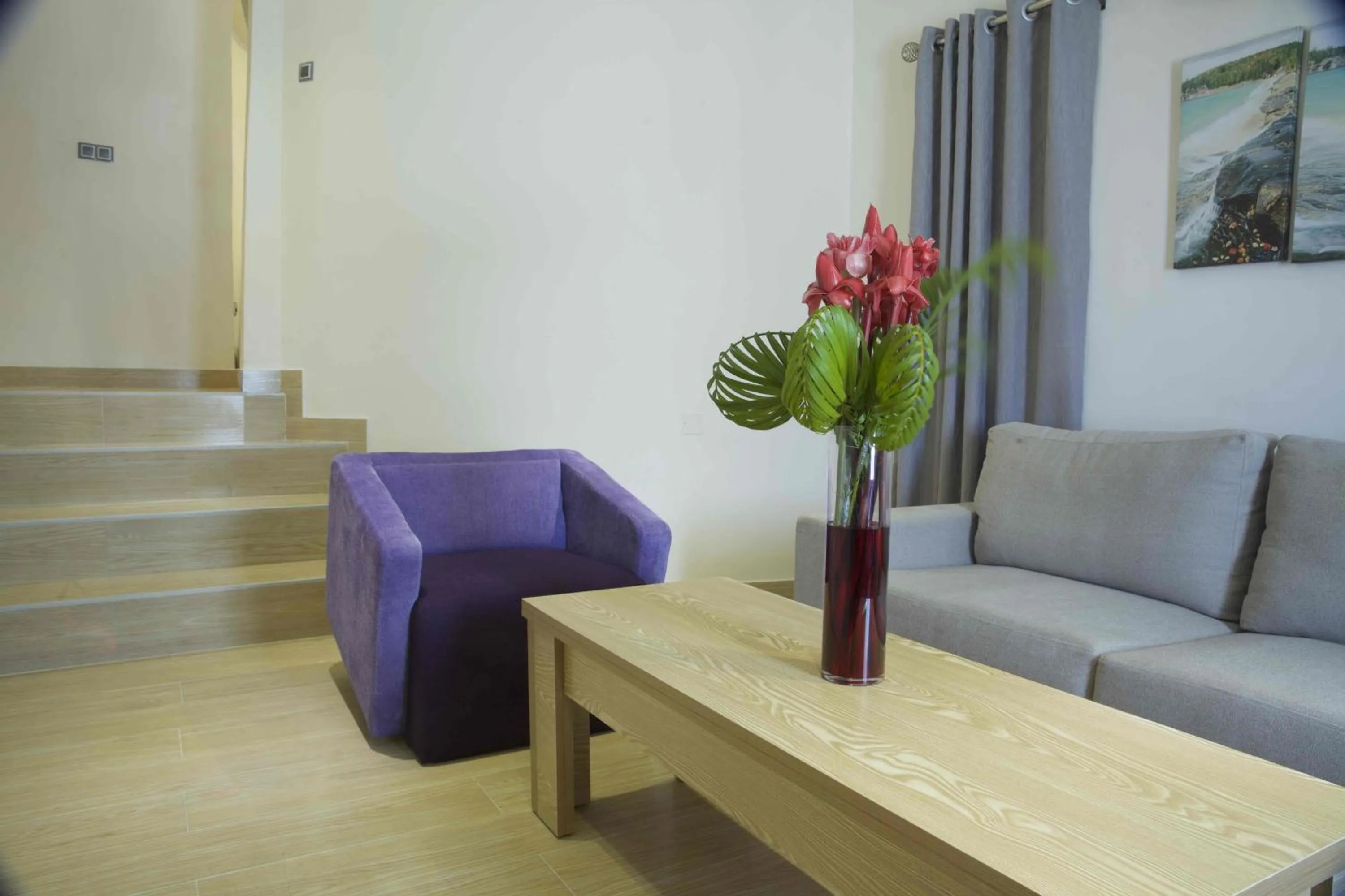 Seating area in Scarlet Lodge