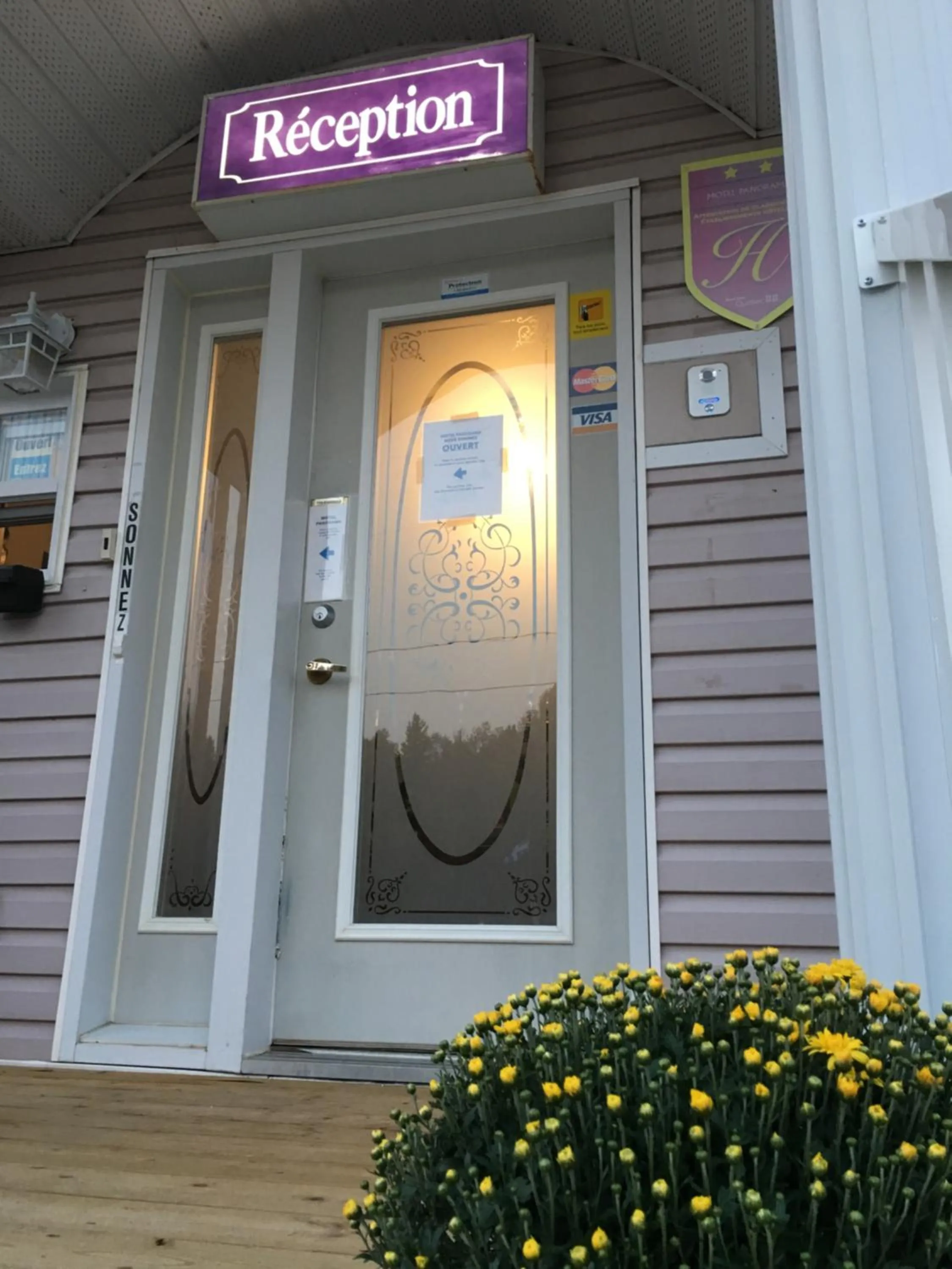 Facade/entrance in Auberge Motel Panorama