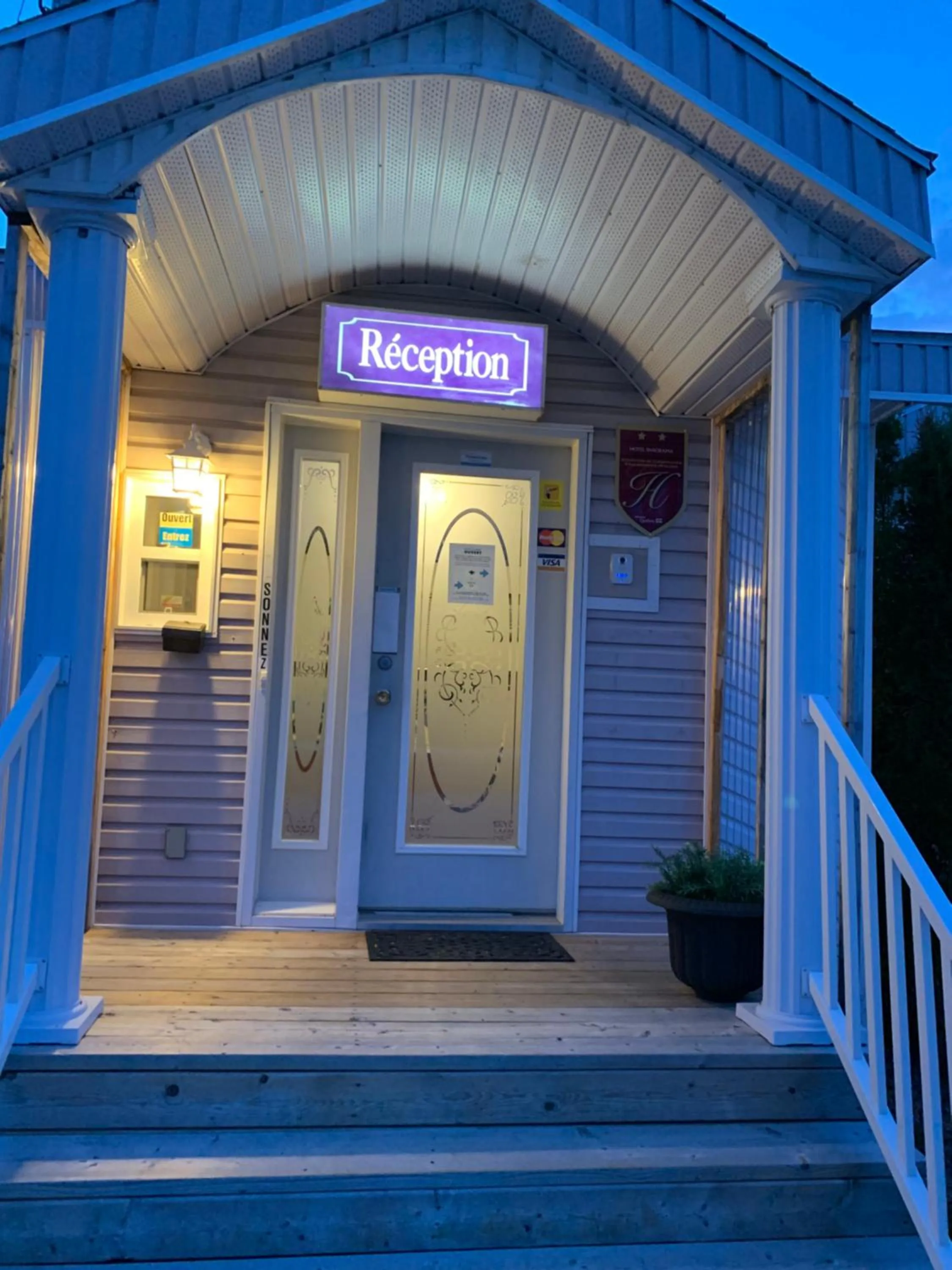 Facade/entrance in Auberge Motel Panorama