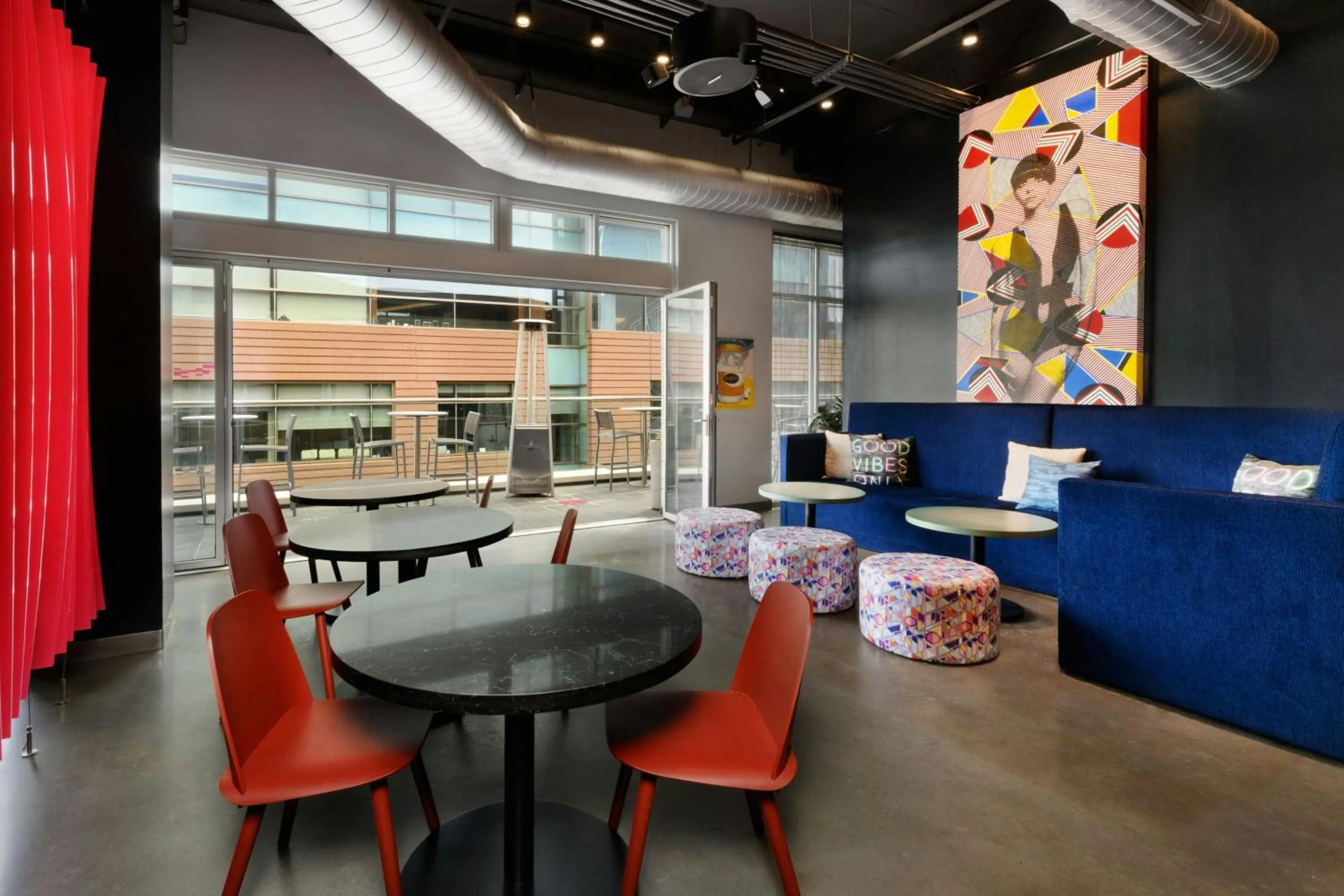 Lounge or bar in Aloft Greenville Downtown