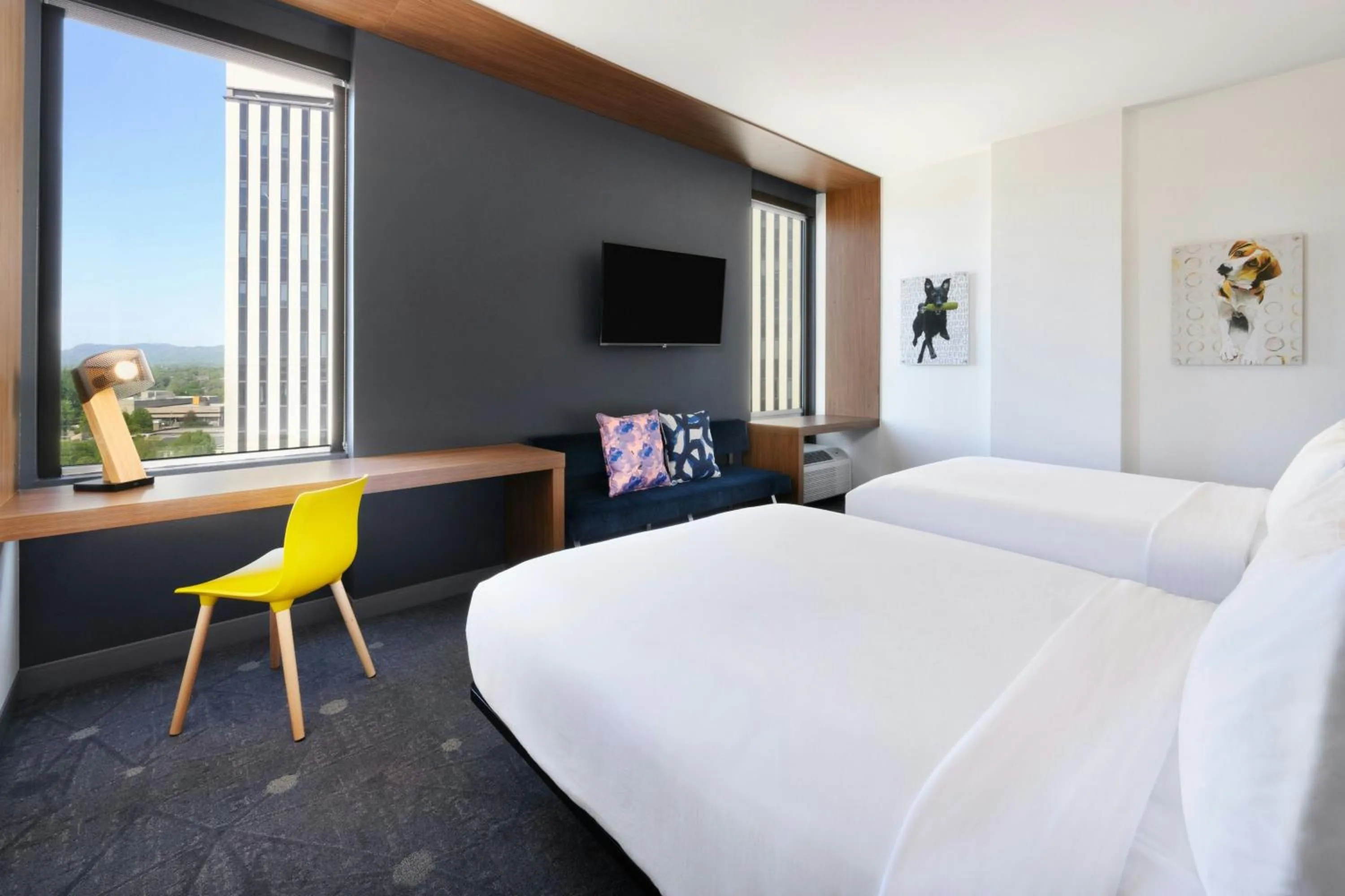 Photo of the whole room, Bed in Aloft Greenville Downtown