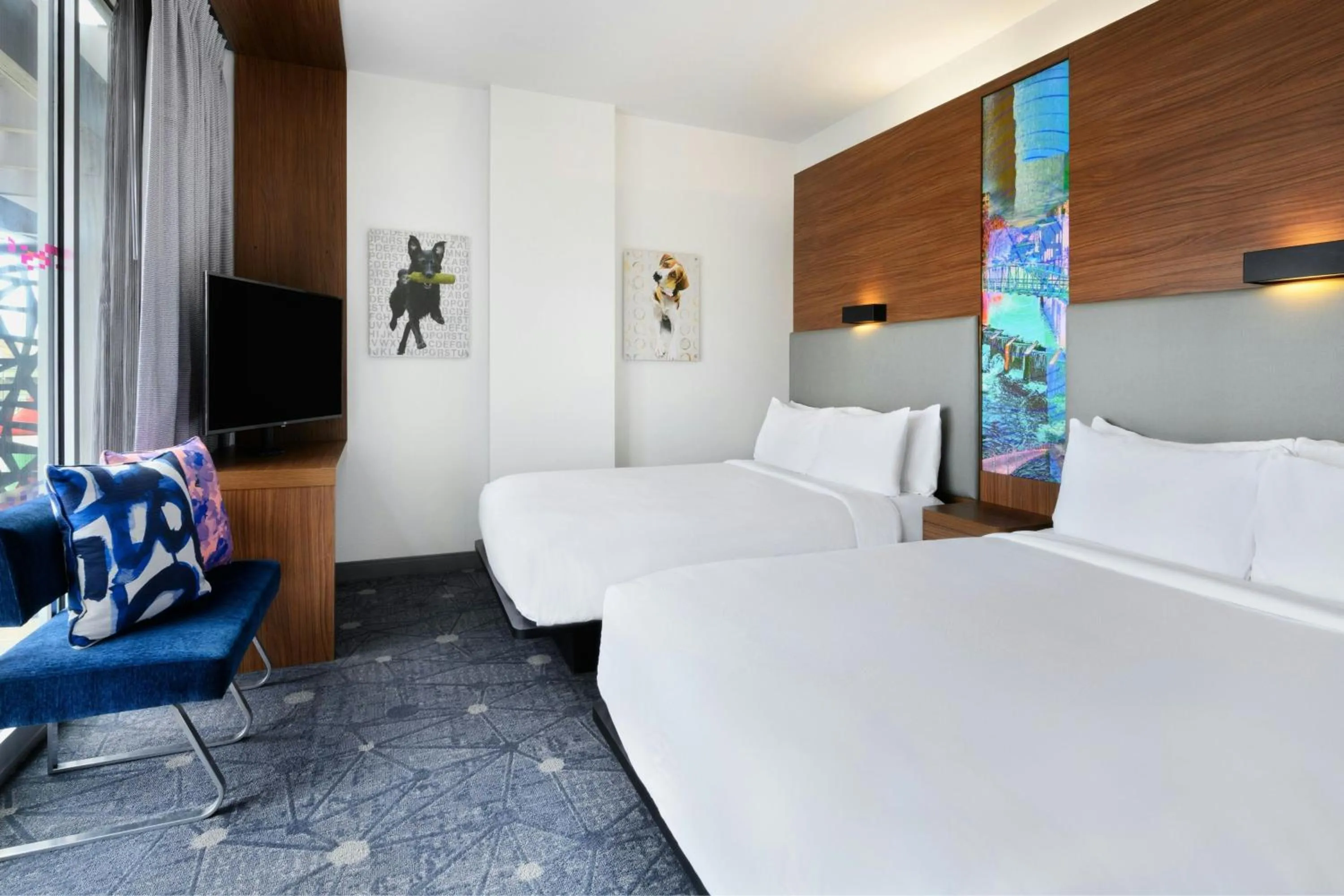 Photo of the whole room, Bed in Aloft Greenville Downtown