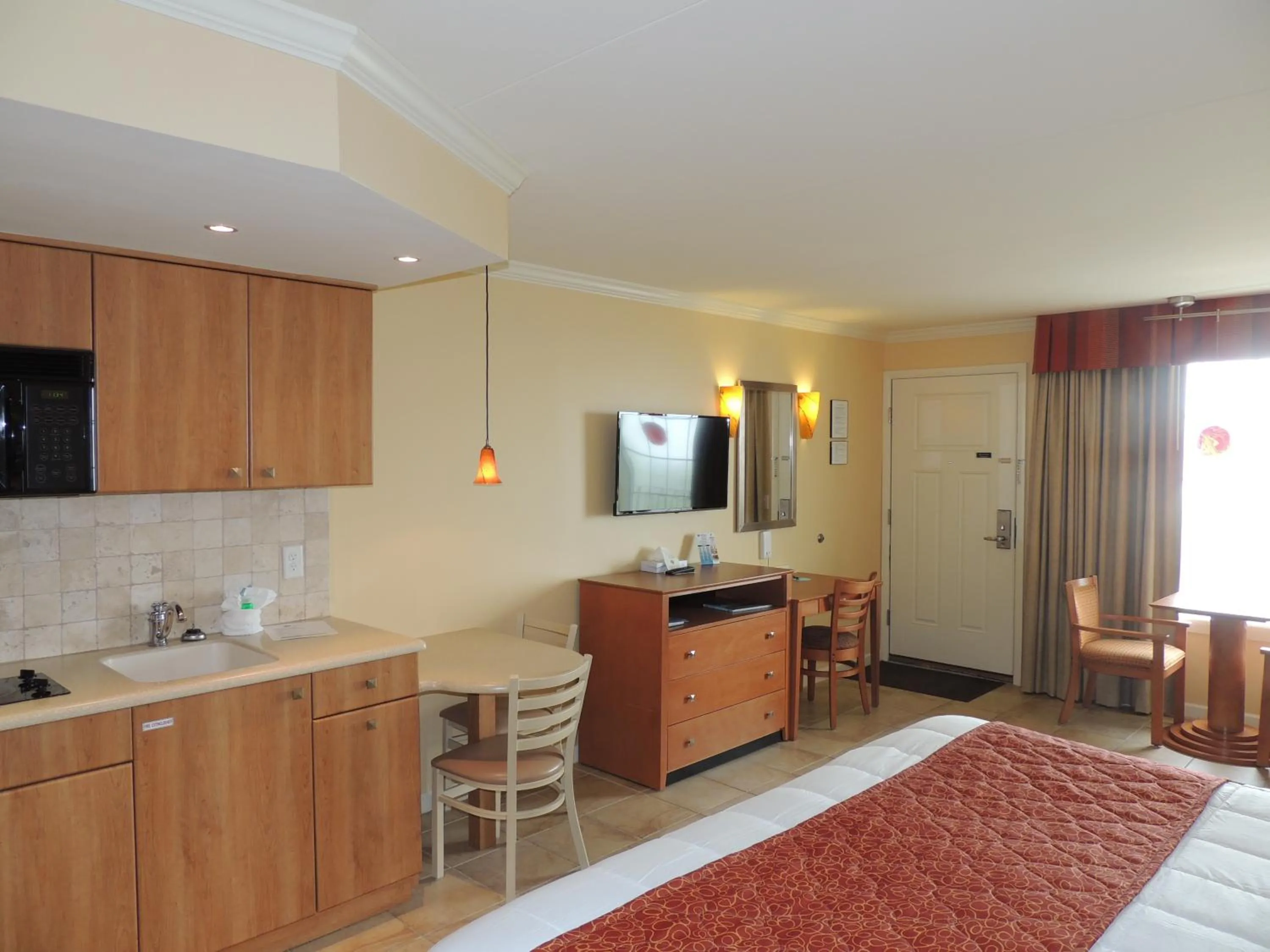 Photo of the whole room in Fleur de Lis Beach Motel