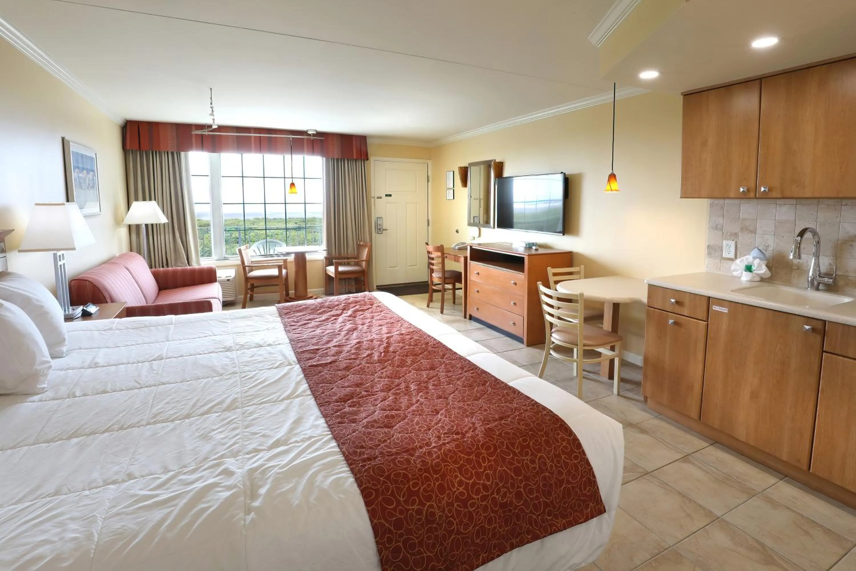 Photo of the whole room, Bed in Fleur de Lis Beach Motel