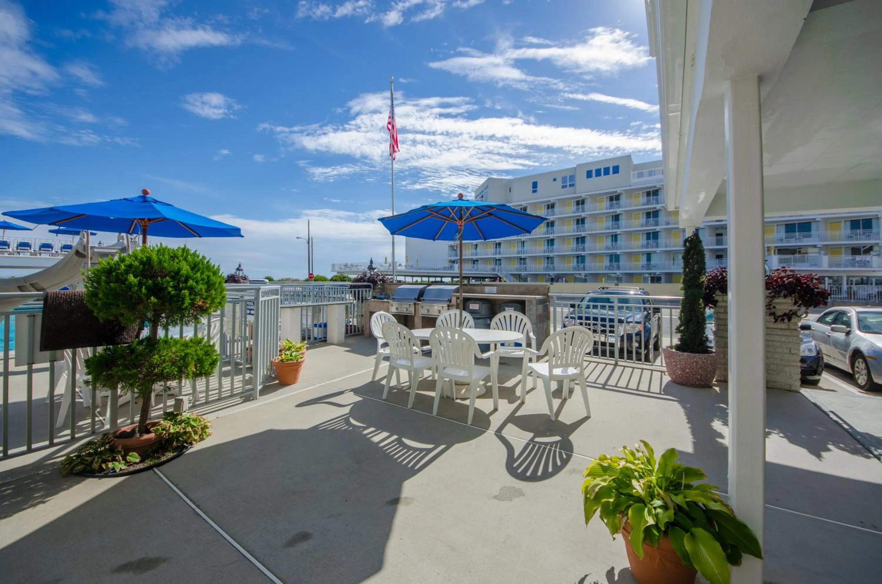 BBQ facilities in Fleur de Lis Beach Motel