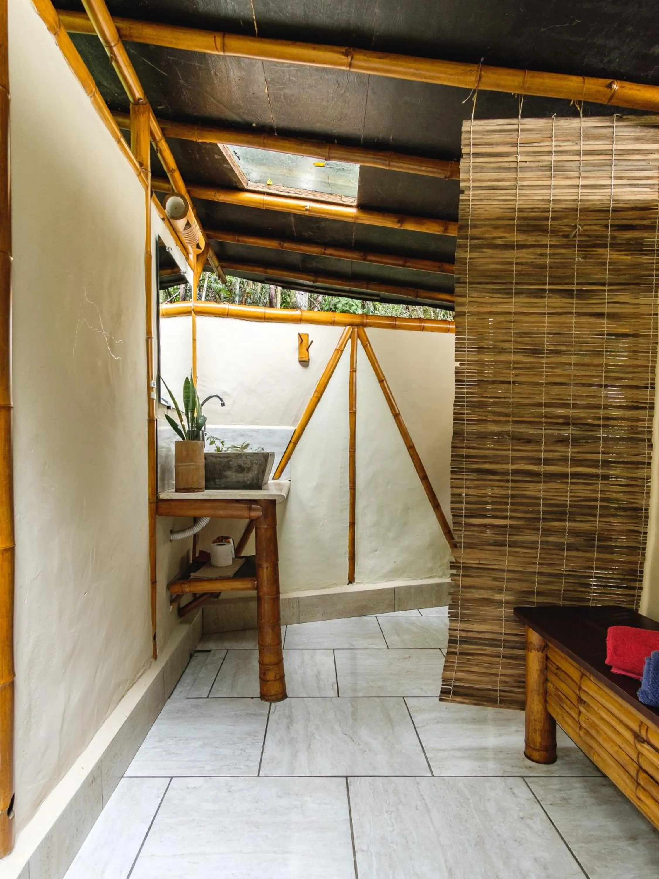 Bathroom in Universo Pol Bamboo Hostel
