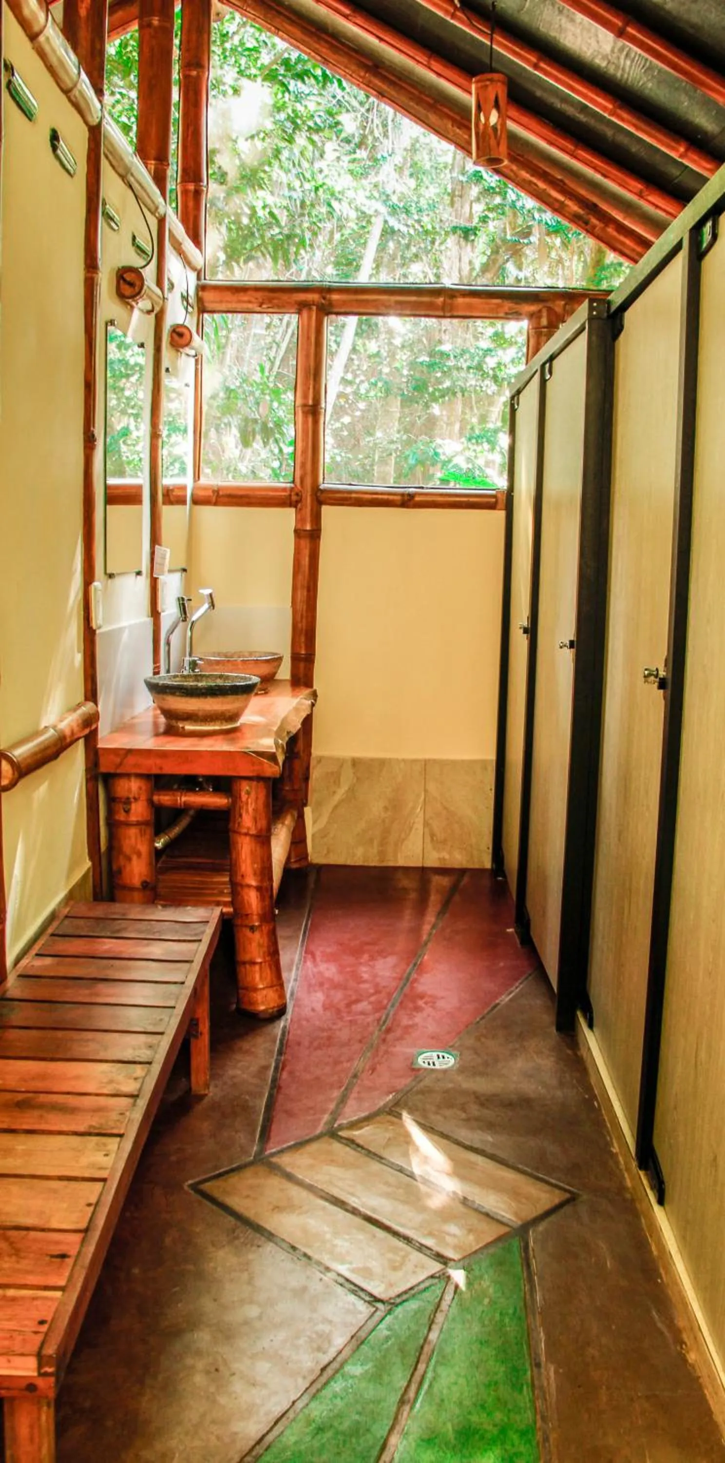 Bathroom in Universo Pol Bamboo Hostel