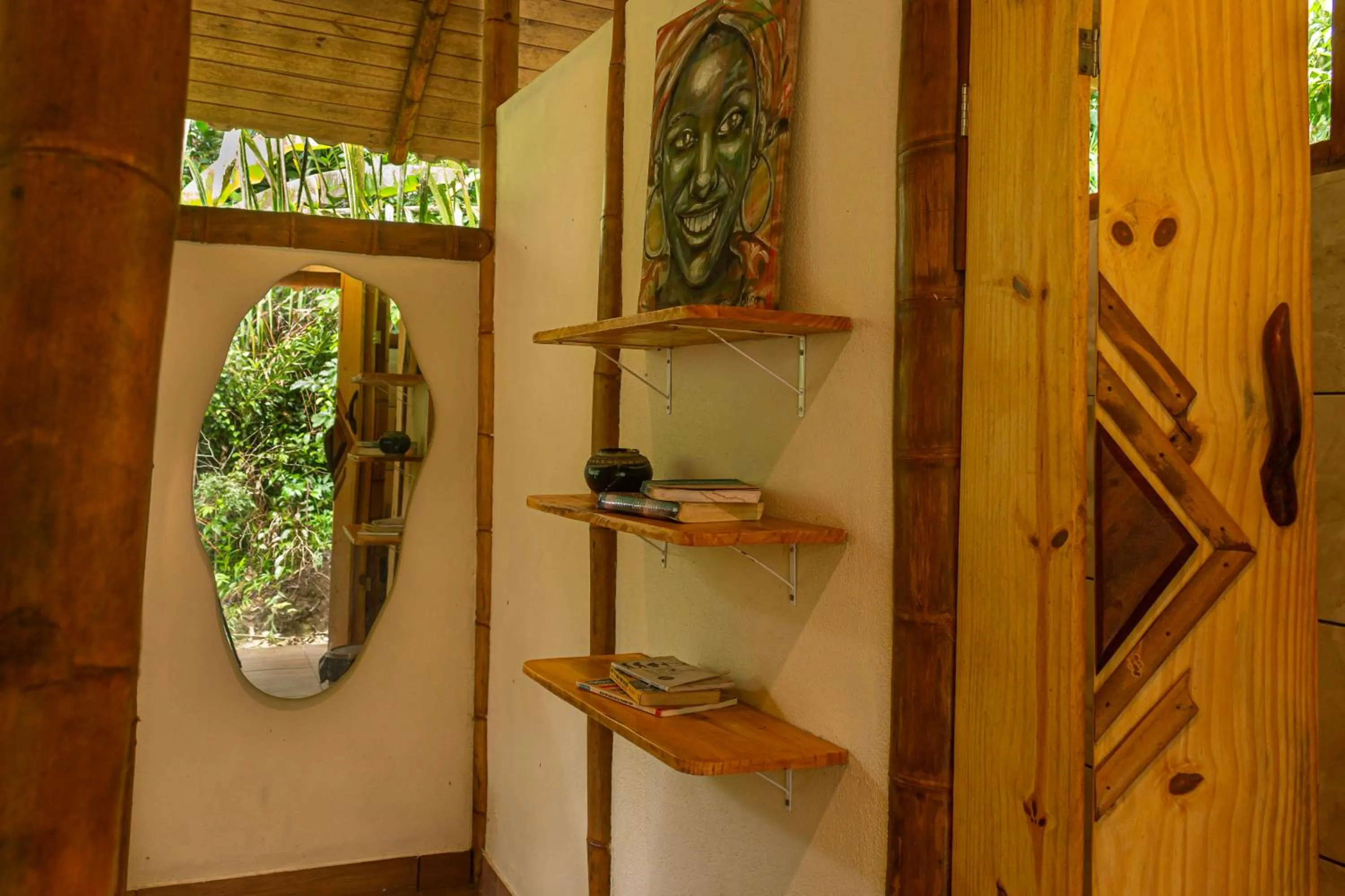 Universo Pol Bamboo Hostel