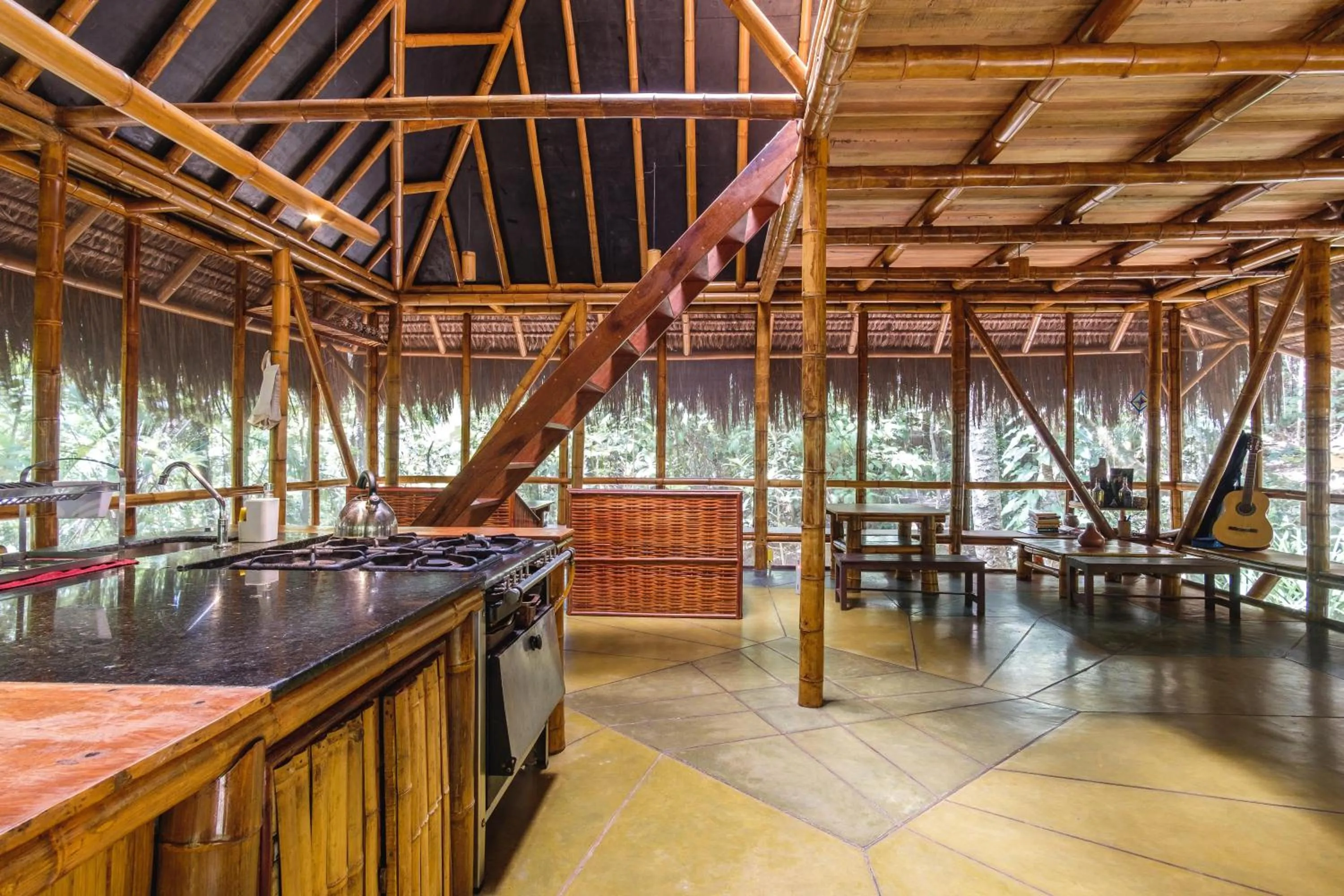 Communal kitchen in Universo Pol Bamboo Hostel