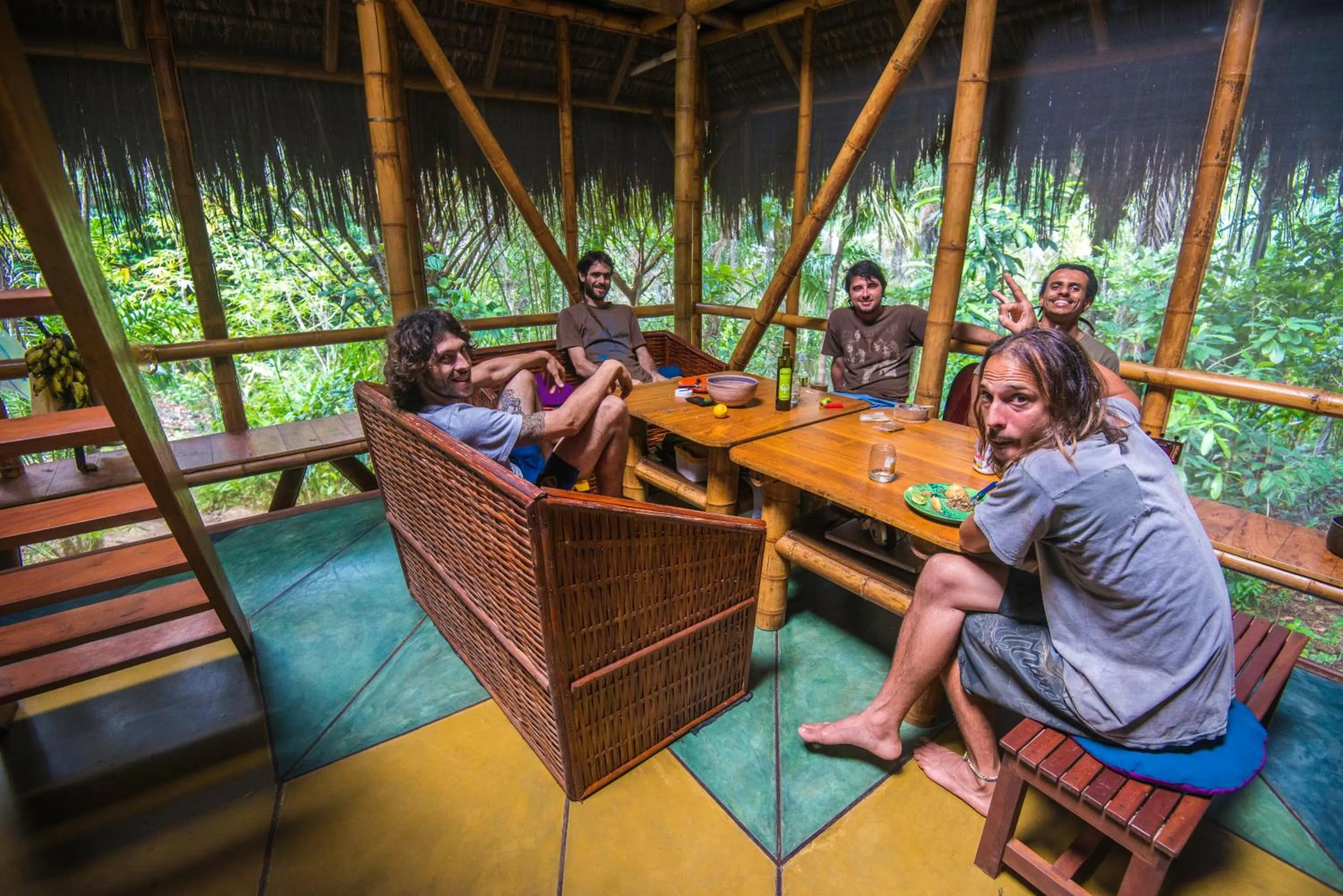 Communal kitchen in Universo Pol Bamboo Hostel