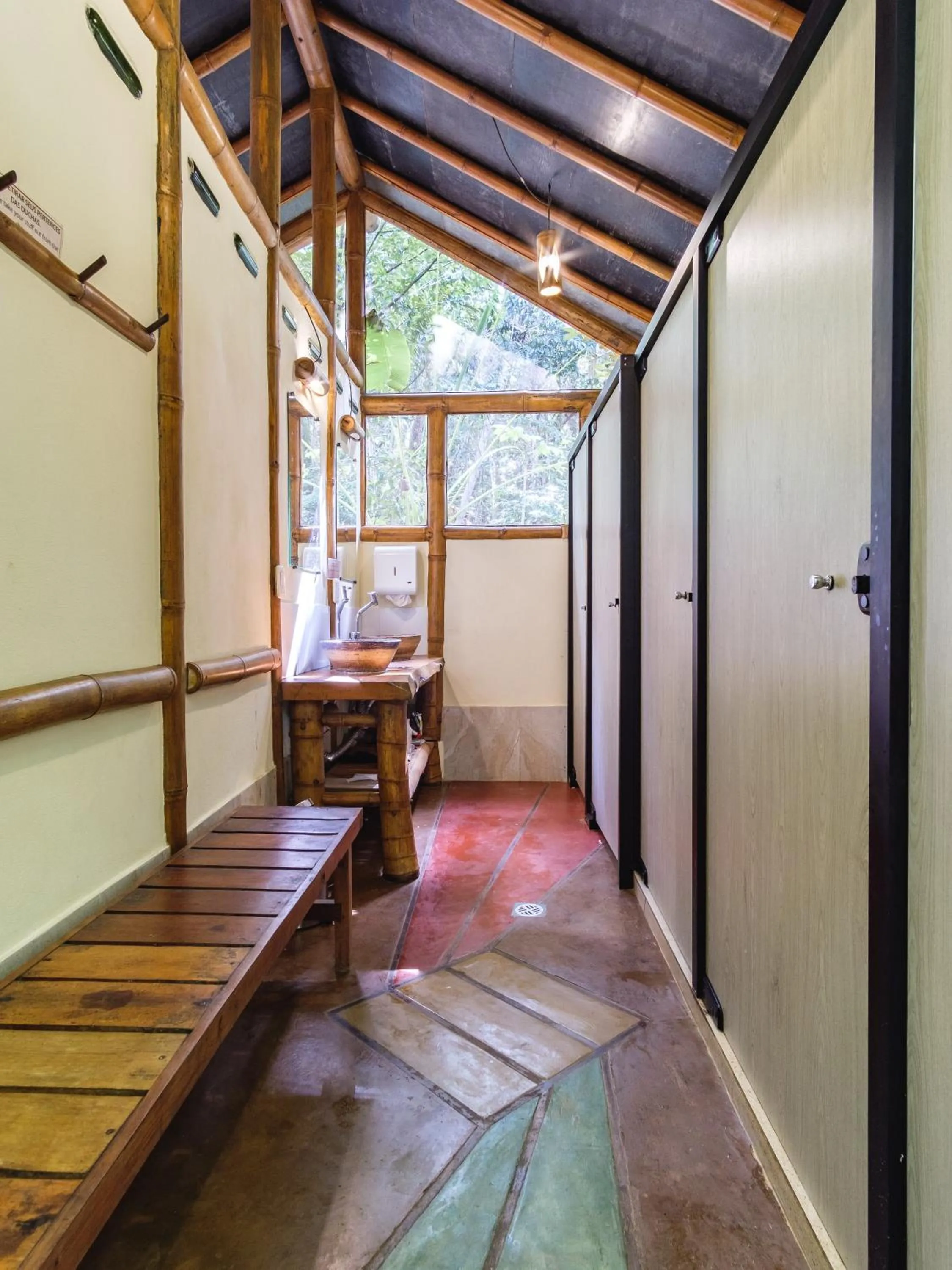 Bathroom in Universo Pol Bamboo Hostel