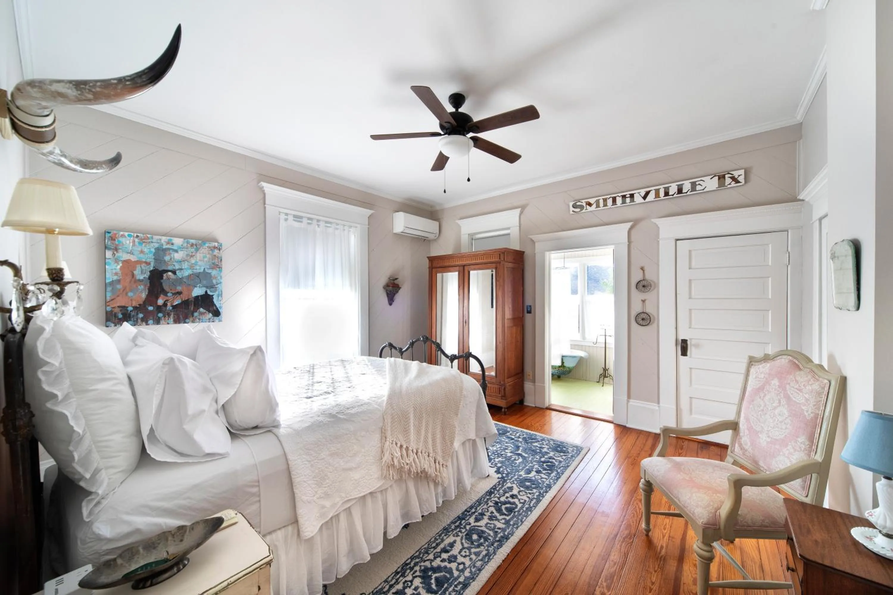 Photo of the whole room in Katy House Bed and Breakfast