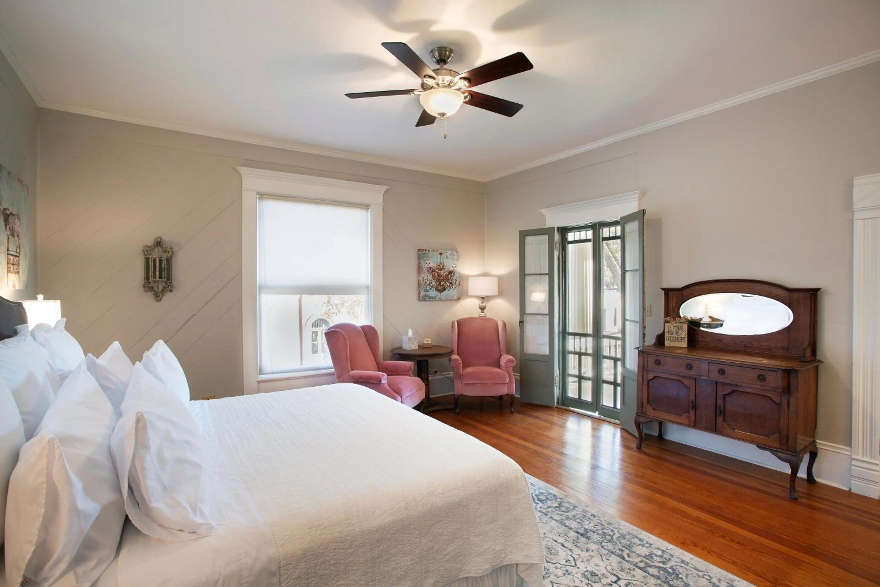 Photo of the whole room in Katy House Bed and Breakfast