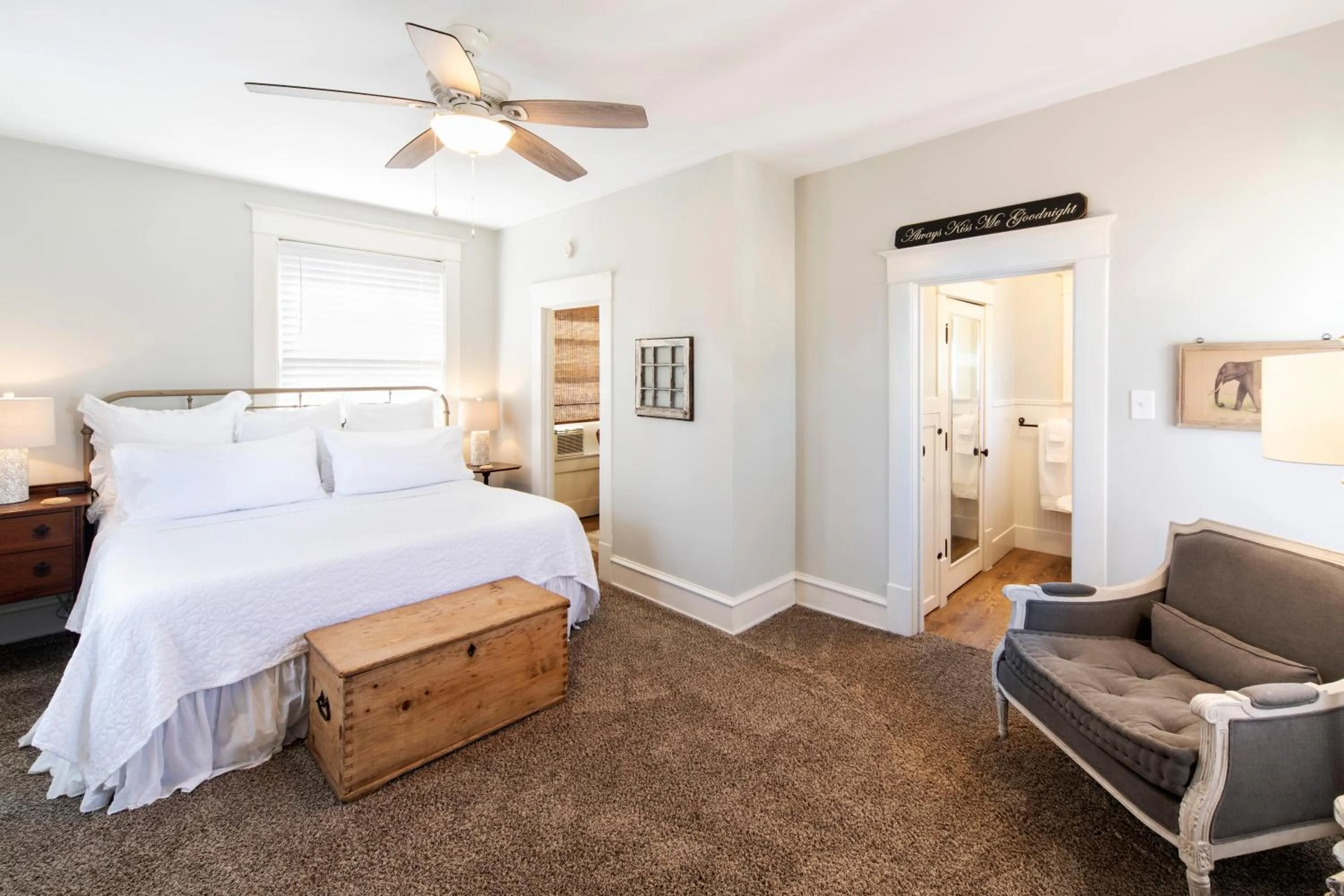 Photo of the whole room in Katy House Bed and Breakfast