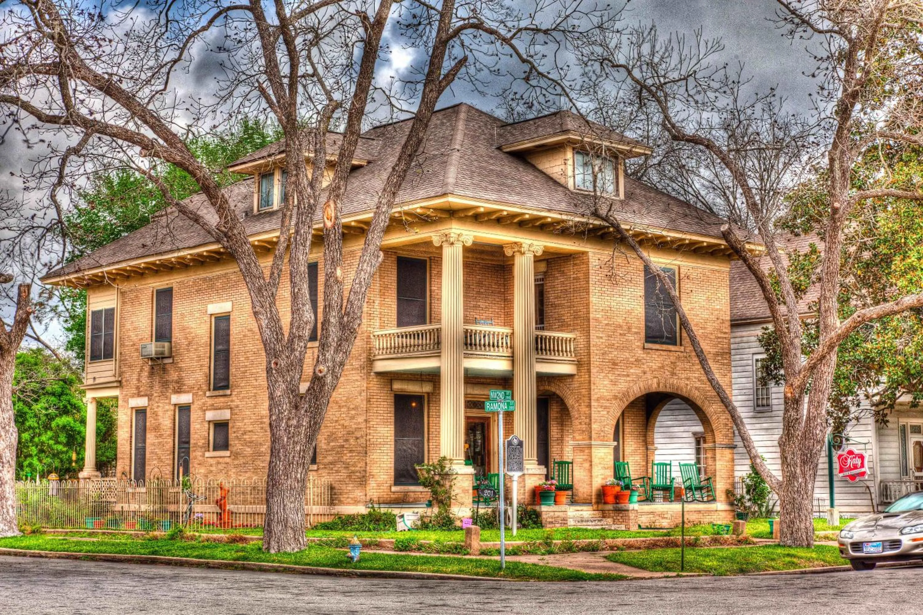 Property building in Katy House Bed and Breakfast