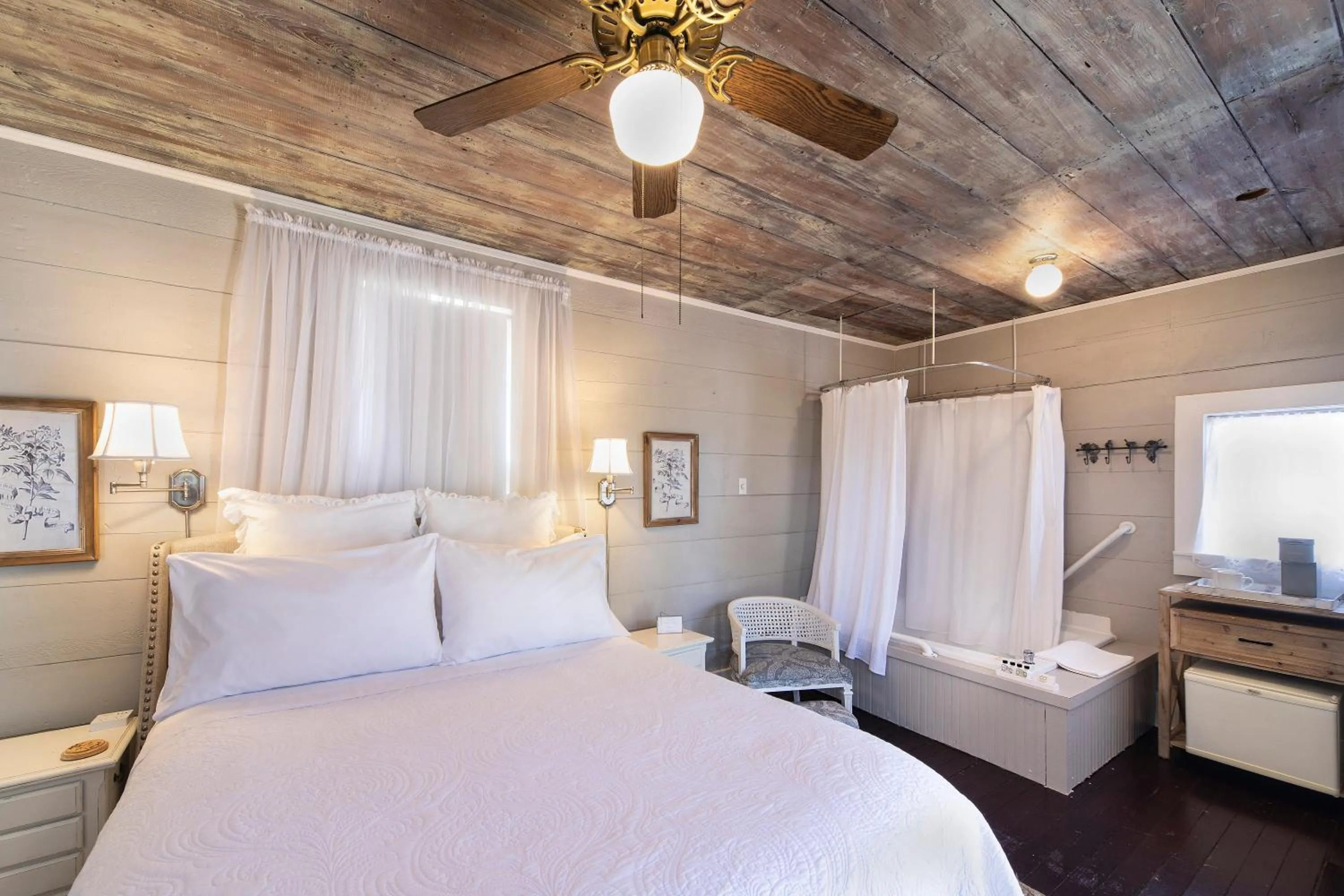 Photo of the whole room in Katy House Bed and Breakfast