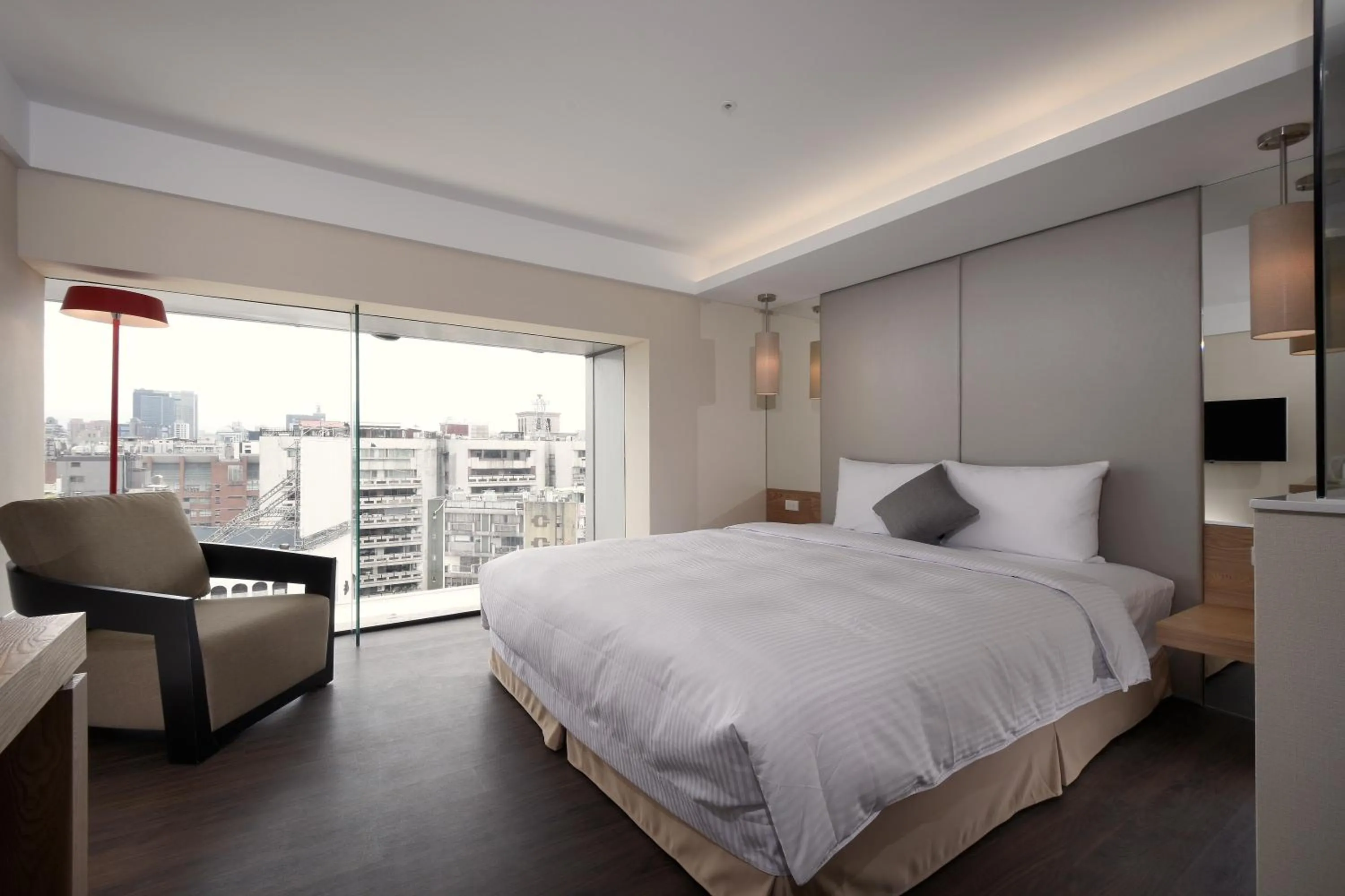 Bed in Eastin Taipei Hotel