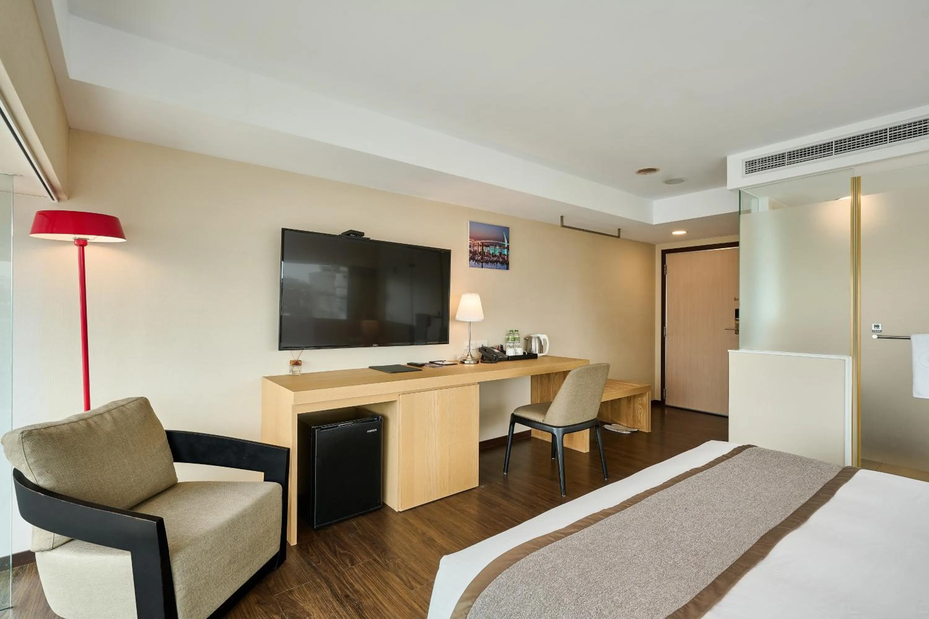 TV and multimedia, Bed in Eastin Taipei Hotel